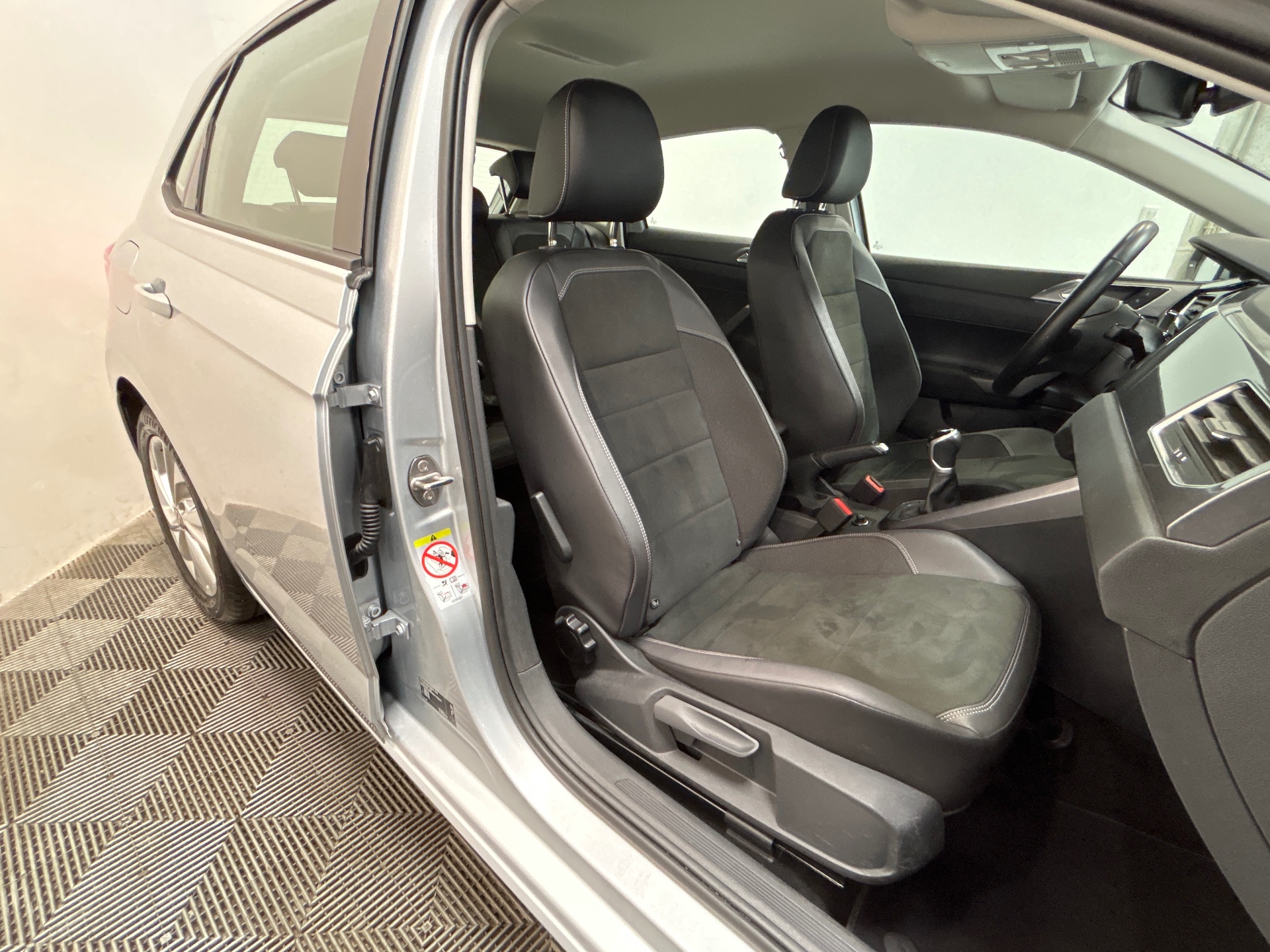 Photo 34 du véhicule VOLKSWAGEN POLO