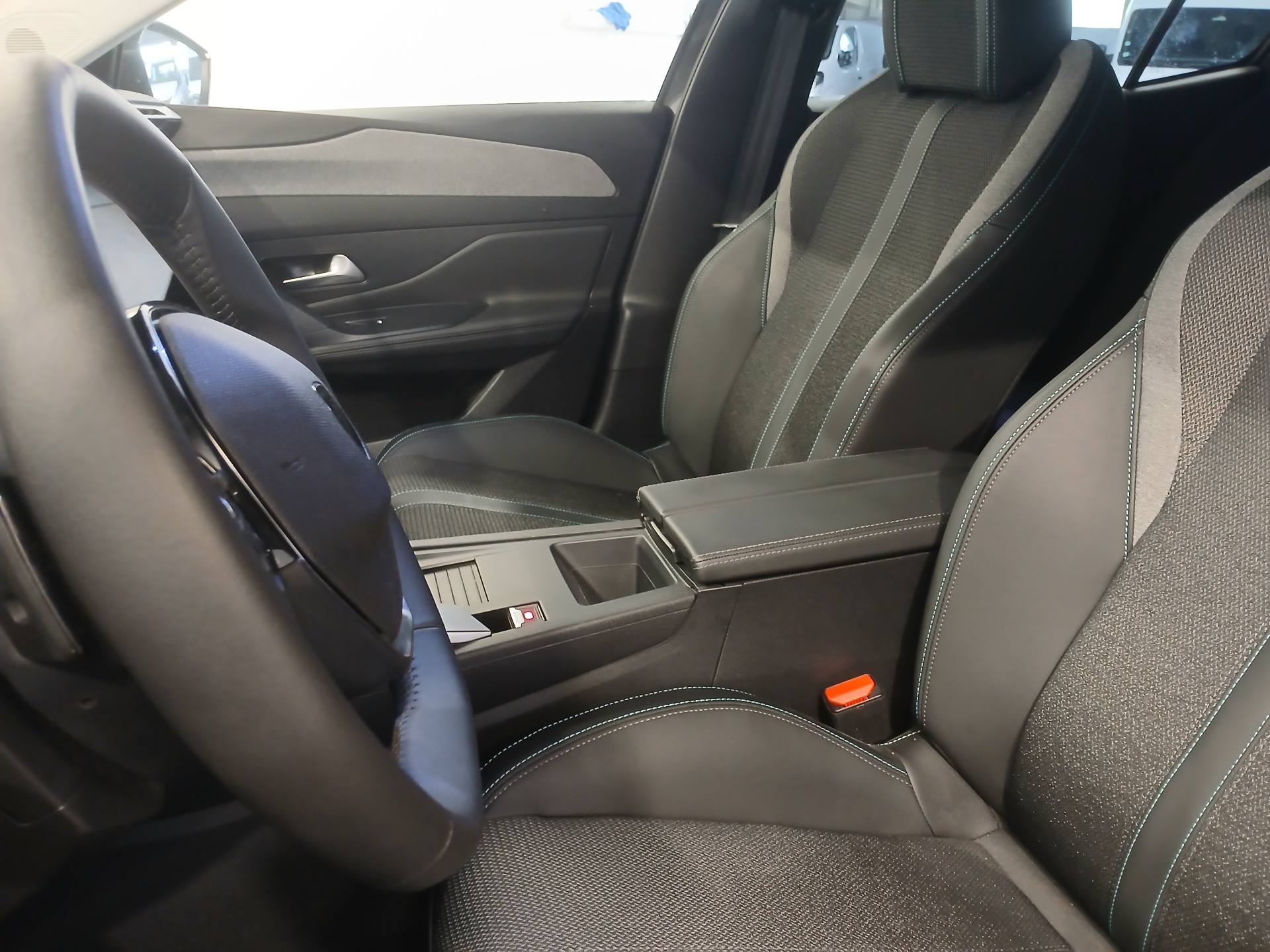 Photo 24 du véhicule PEUGEOT 408