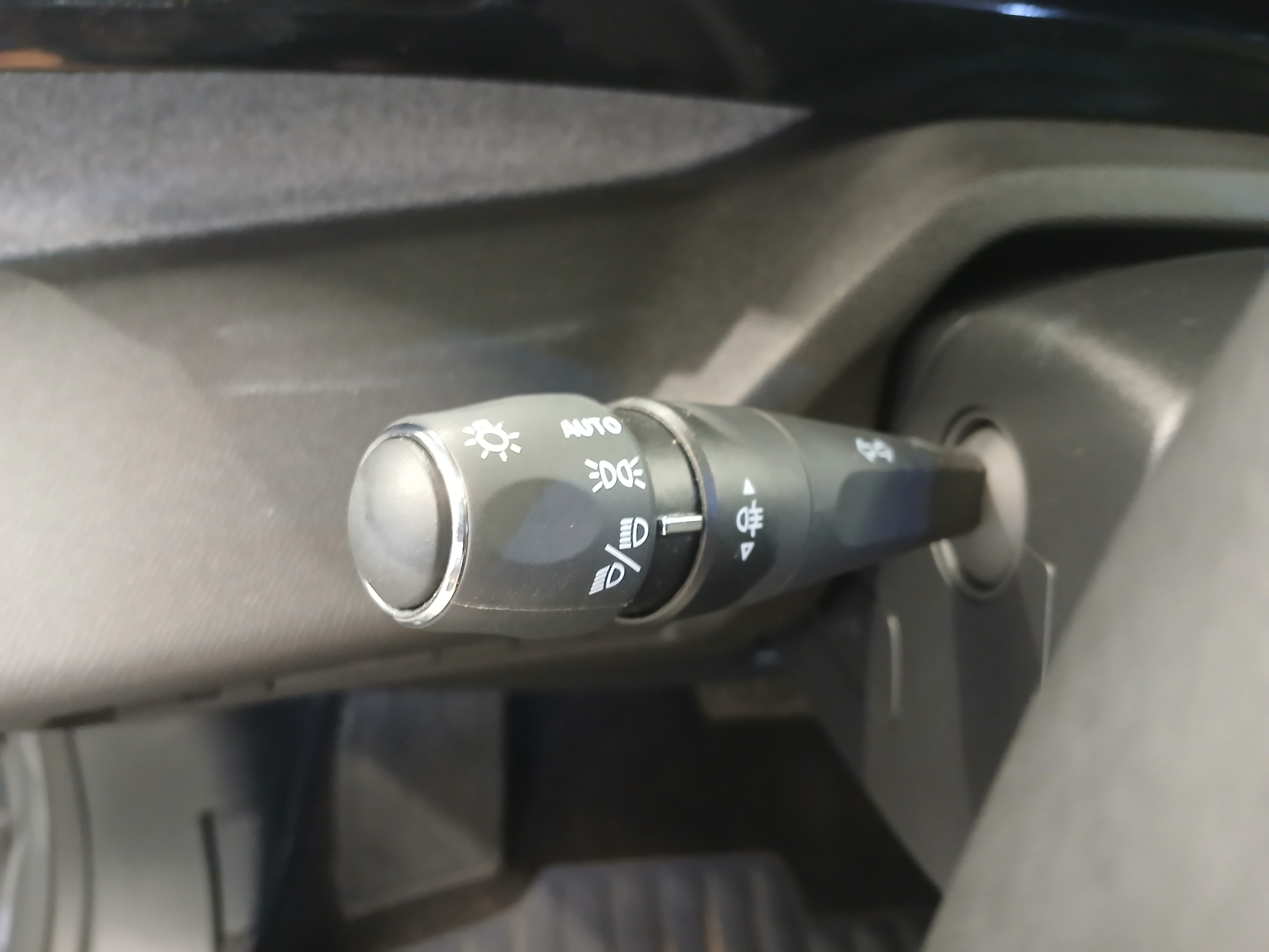 Photo 15 du véhicule PEUGEOT 408