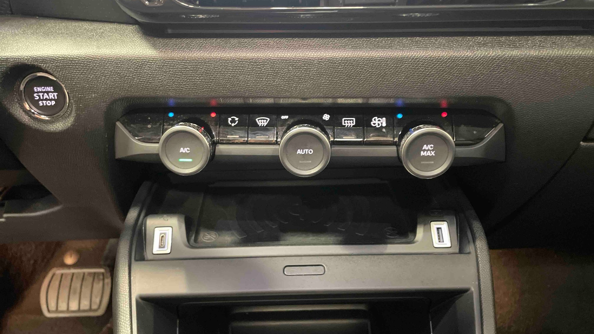 Photo 17 du véhicule CITROEN C4