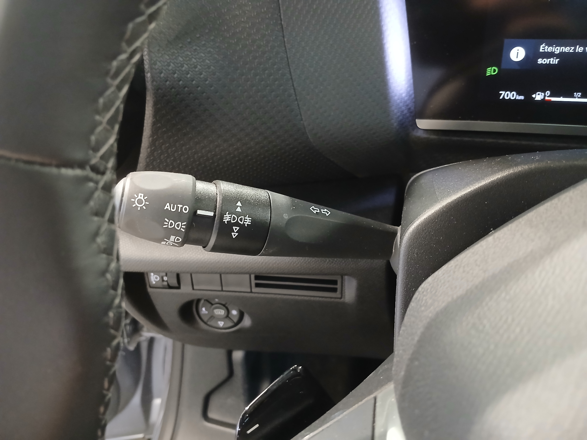 Photo 16 du véhicule CITROEN C4