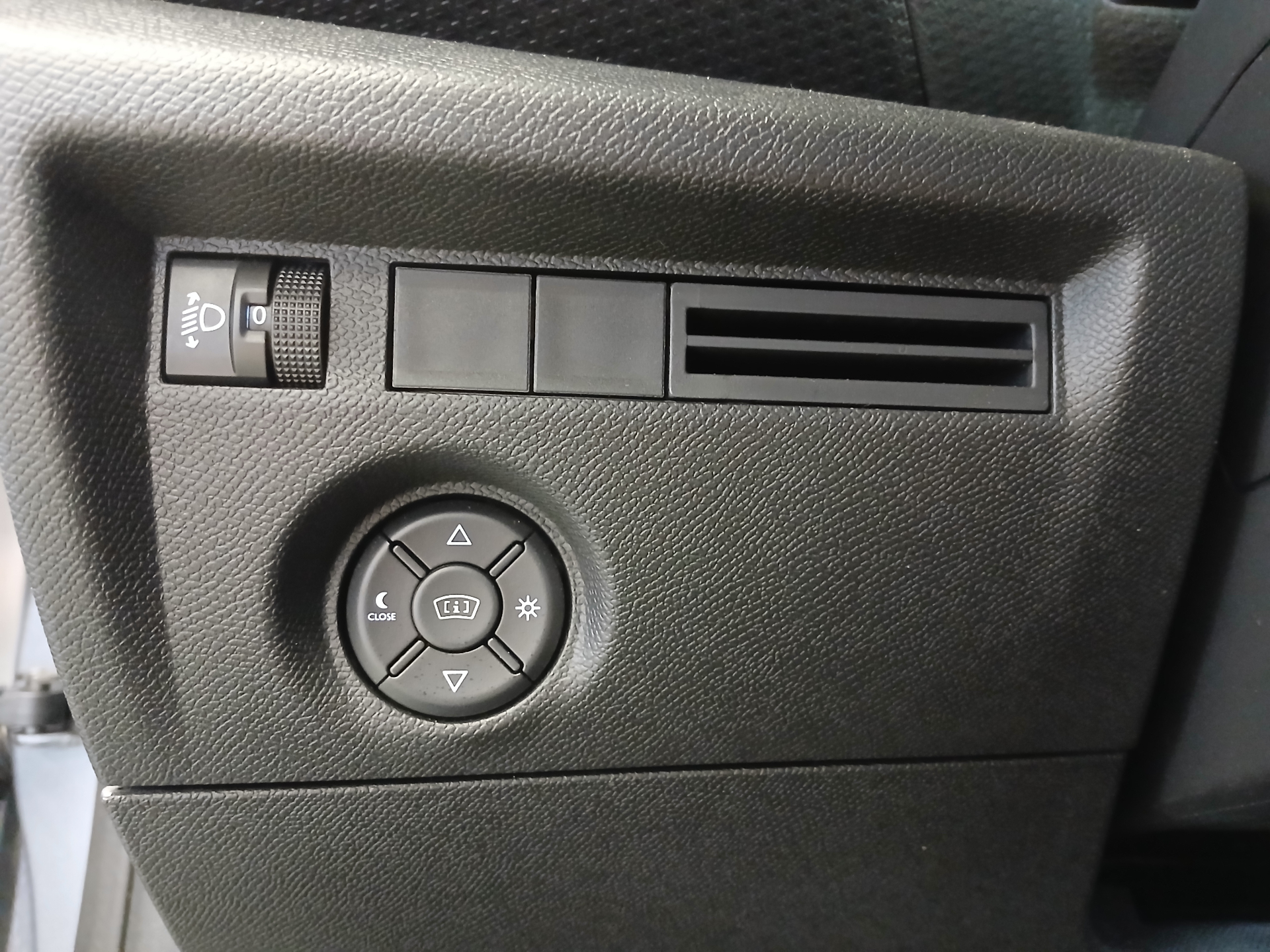 Photo 12 du véhicule CITROEN C4