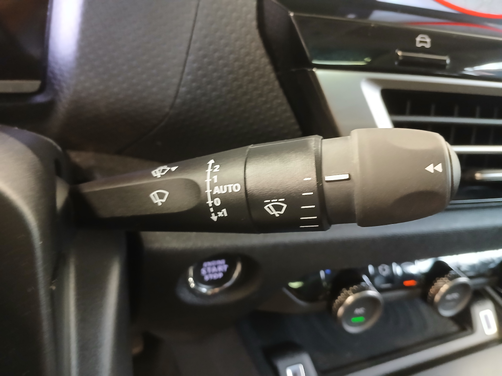 Photo 15 du véhicule CITROEN C4