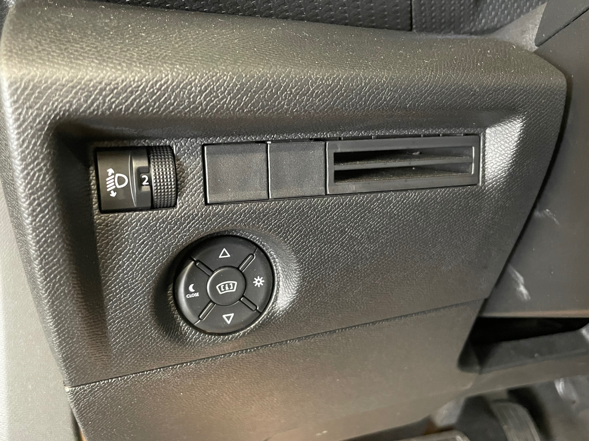 Photo 16 du véhicule CITROEN C4