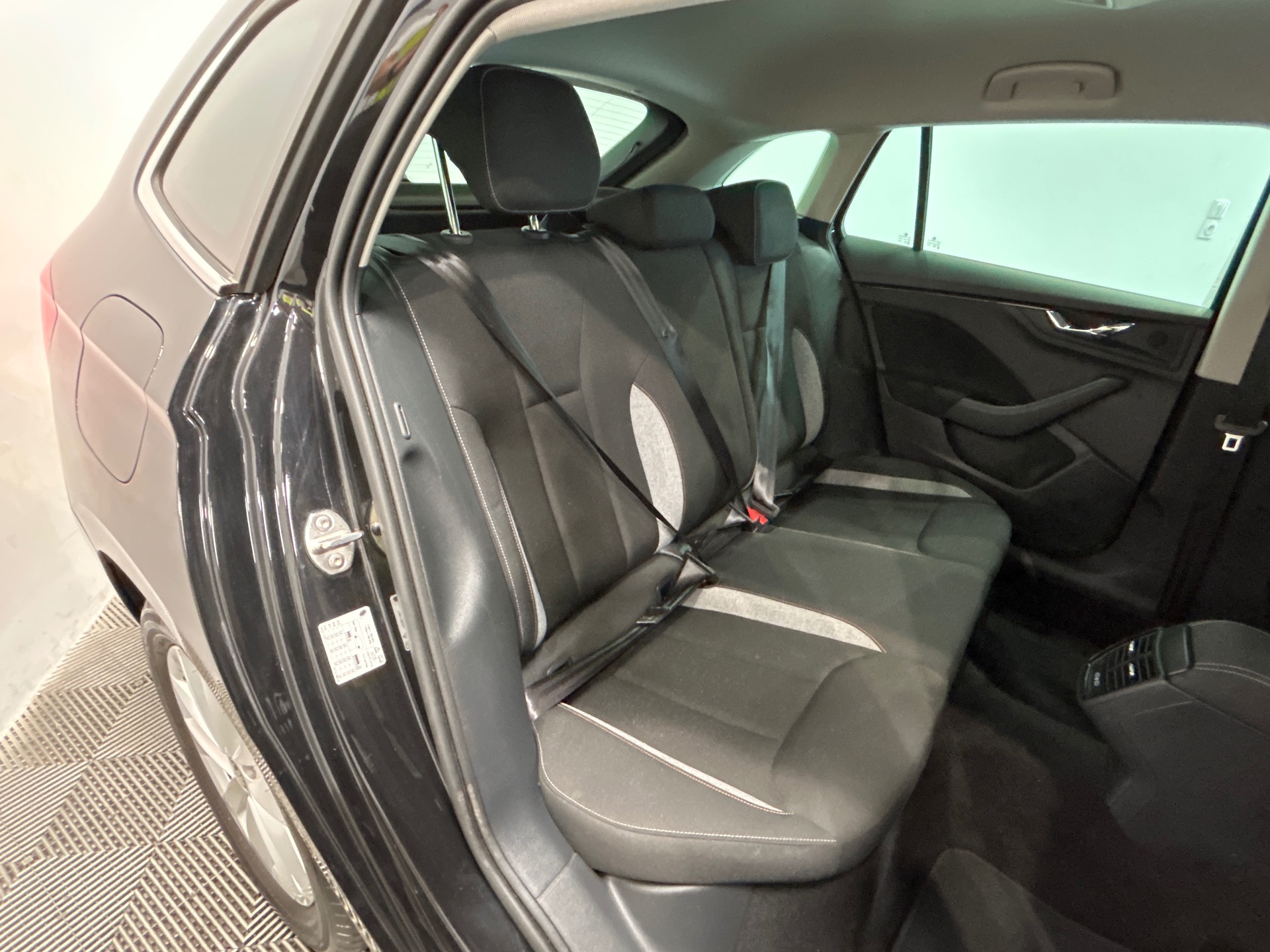 Photo 33 du véhicule SKODA SCALA