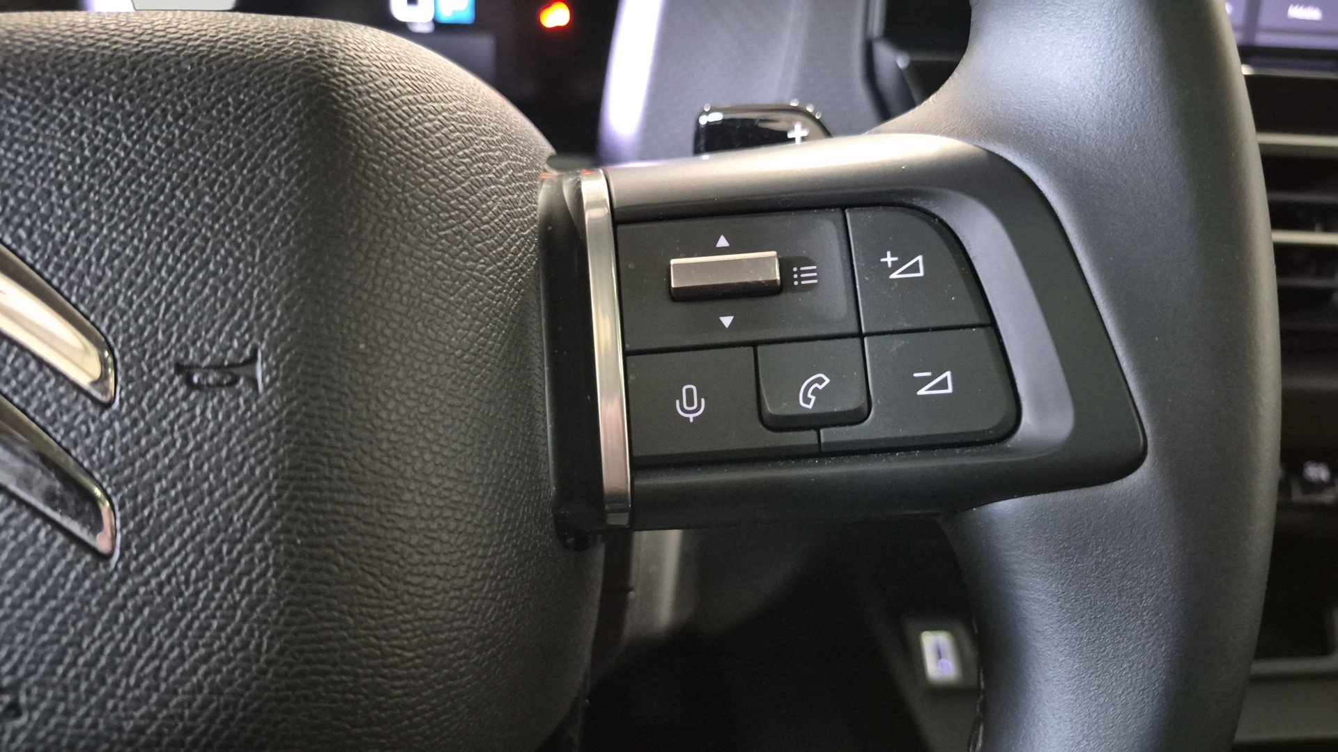 Photo 17 du véhicule CITROEN C4