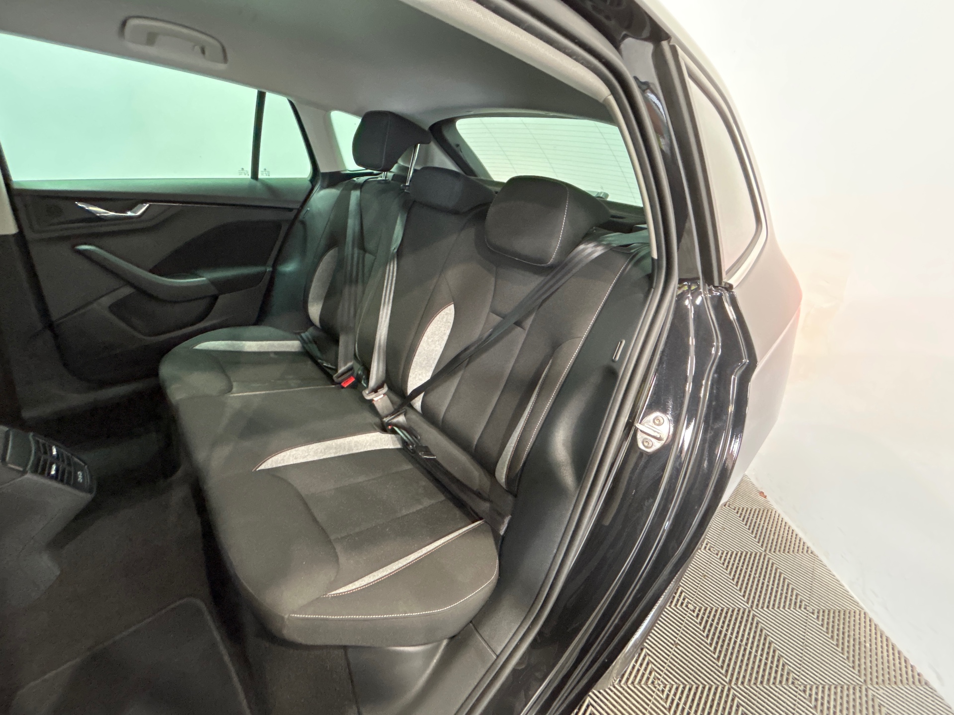 Photo 10 du véhicule SKODA SCALA