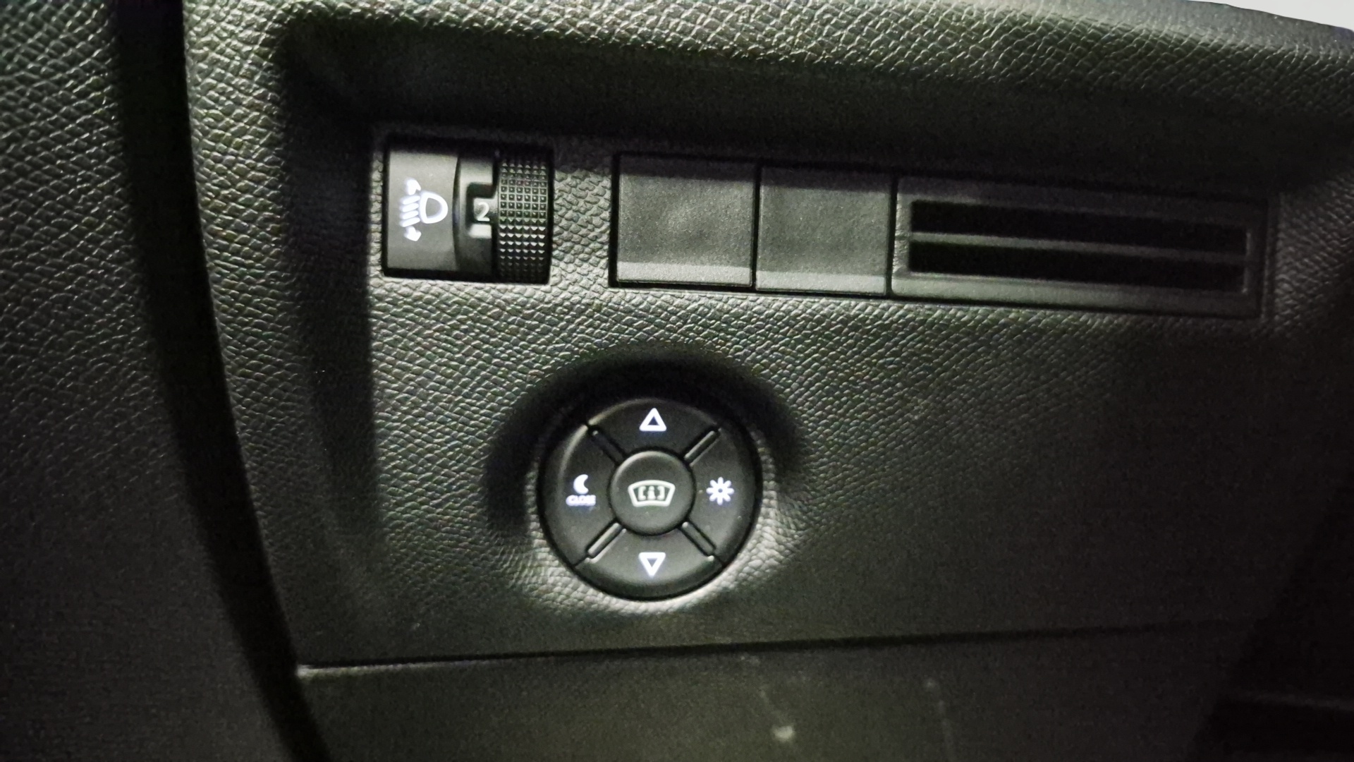 Photo 18 du véhicule CITROEN C4