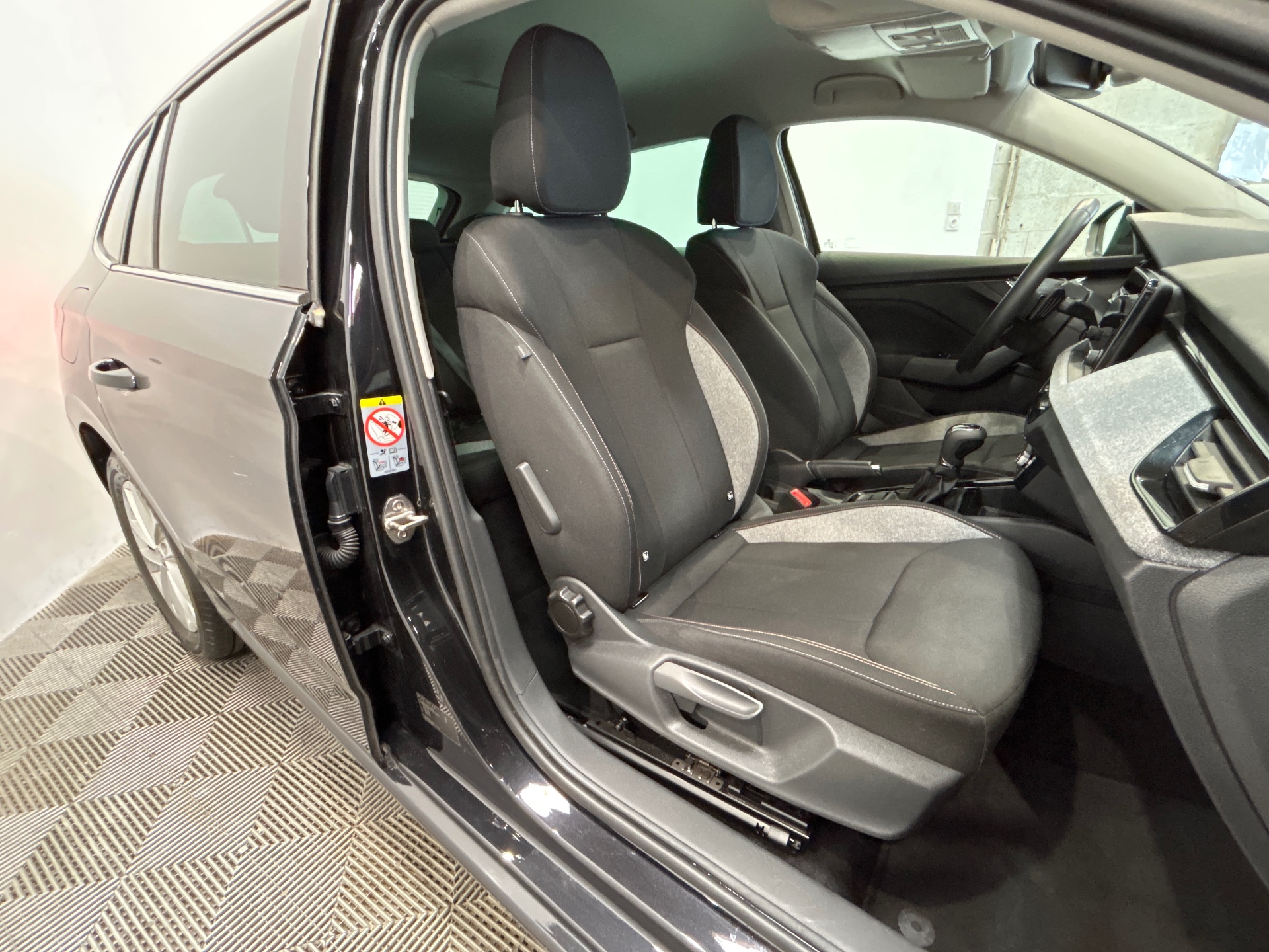 Photo 34 du véhicule SKODA SCALA