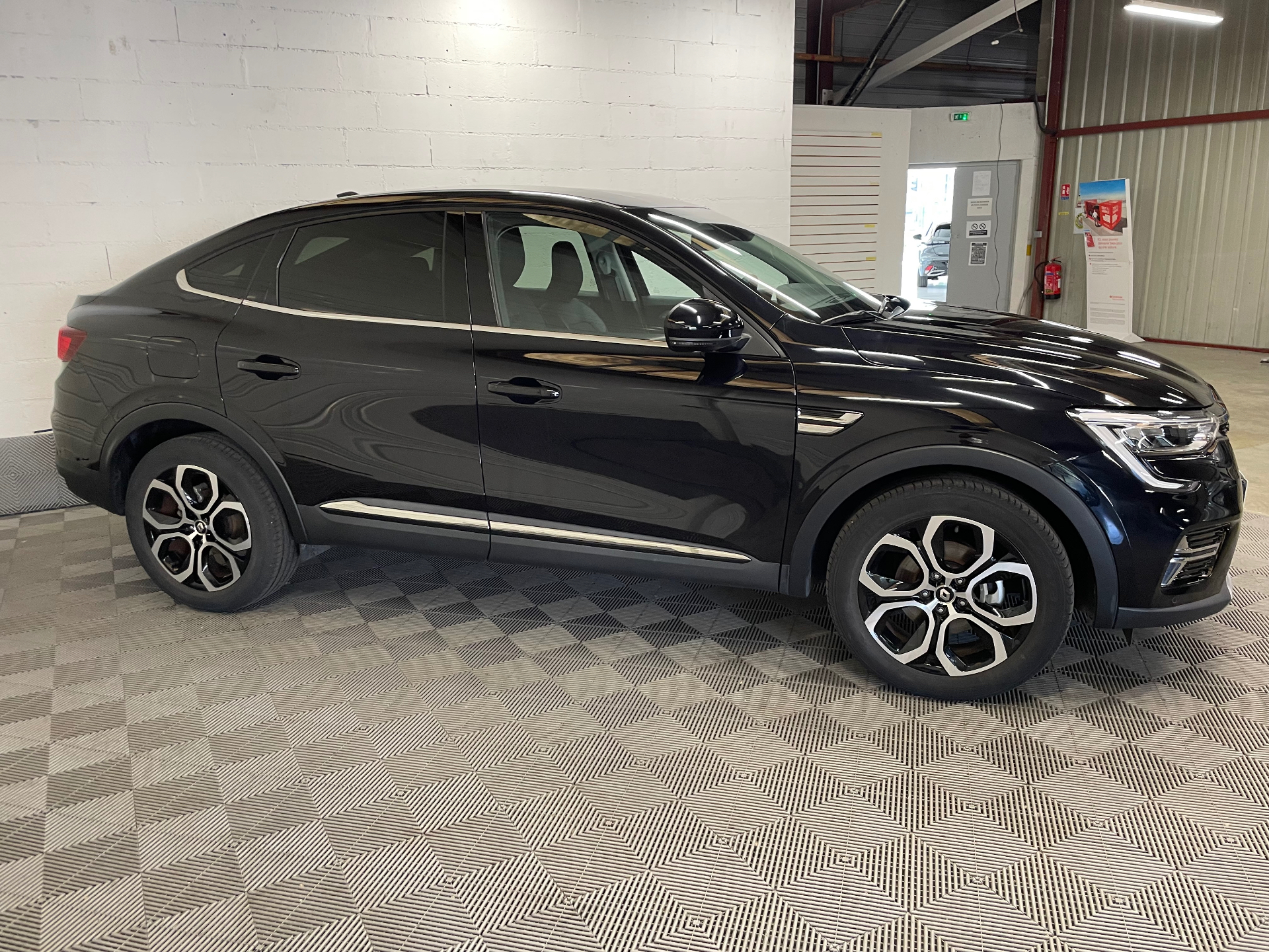 Photo 4 du véhicule RENAULT ARKANA