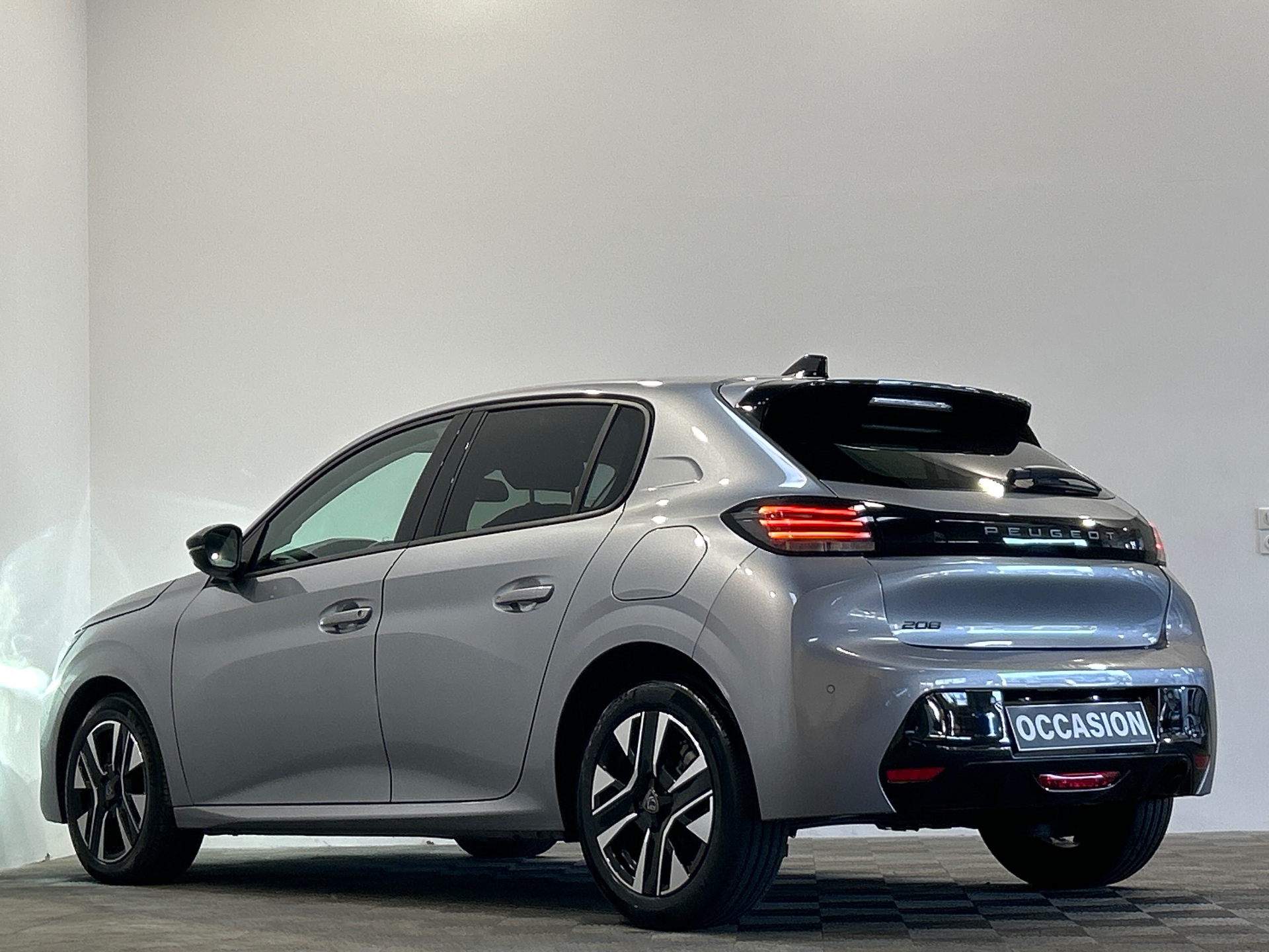 Photo 4 du véhicule PEUGEOT 208