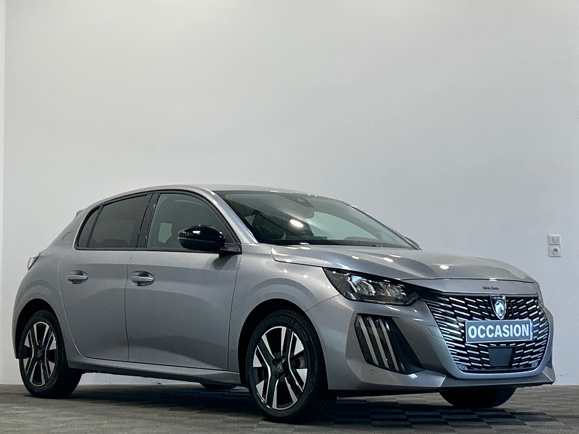 Photo 2 du véhicule PEUGEOT 208