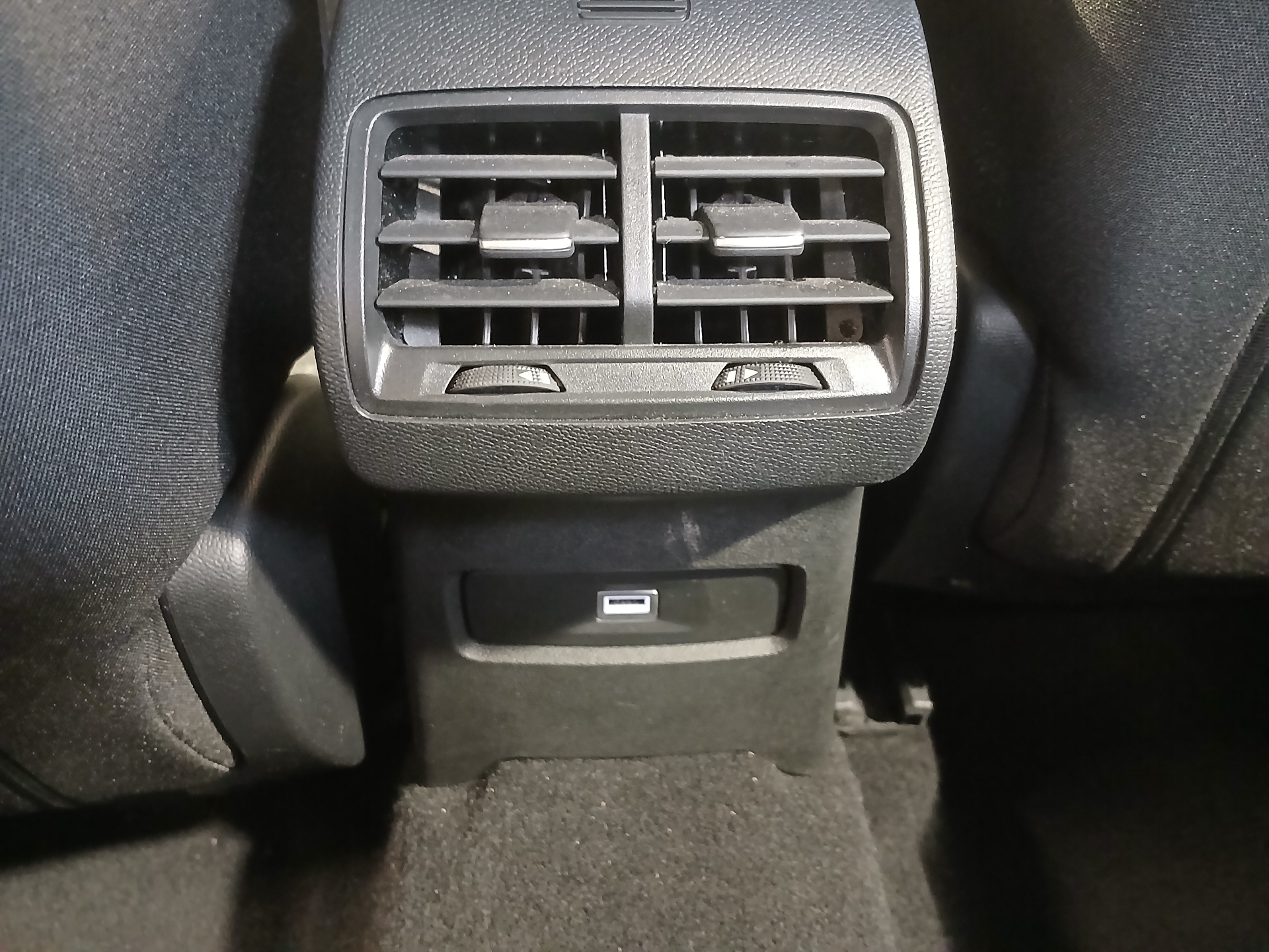 Photo 24 du véhicule CITROEN C4