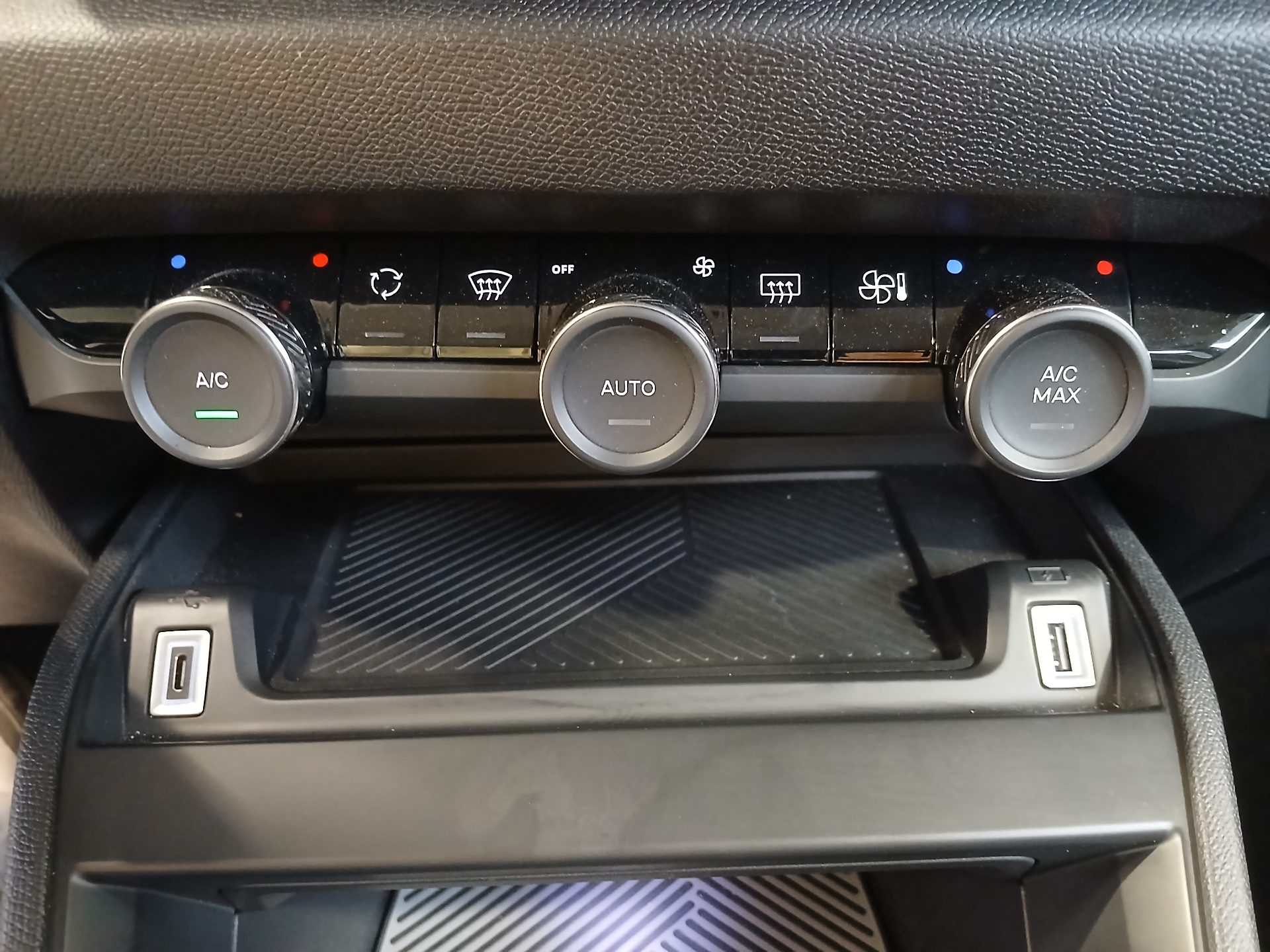 Photo 20 du véhicule CITROEN C4