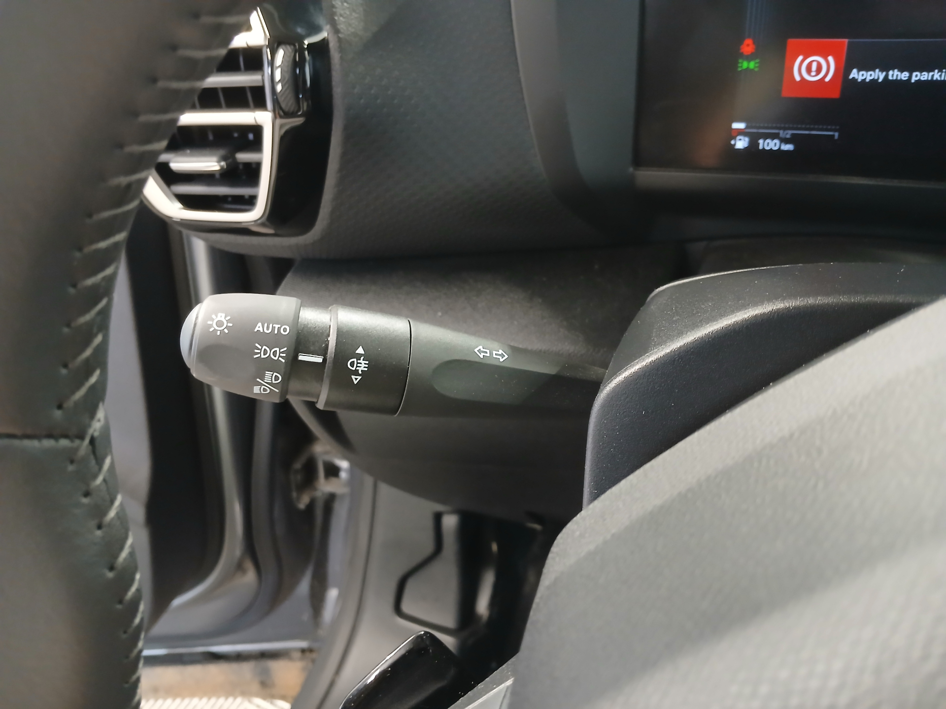 Photo 14 du véhicule CITROEN C4
