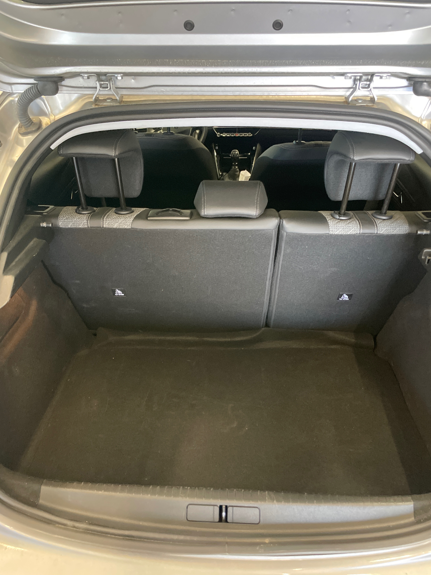 Photo 39 du véhicule PEUGEOT 208