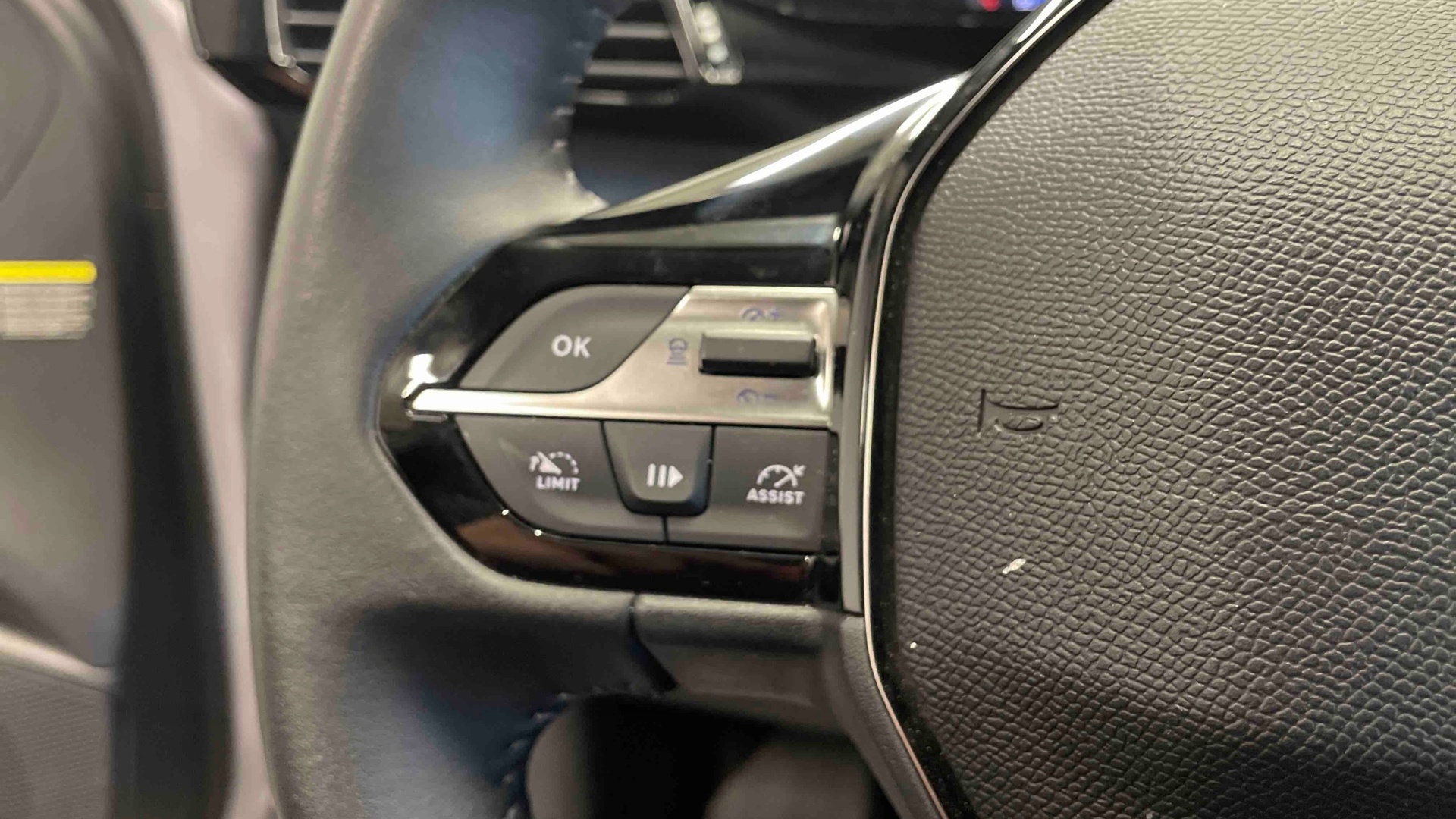 Photo 18 du véhicule PEUGEOT 308