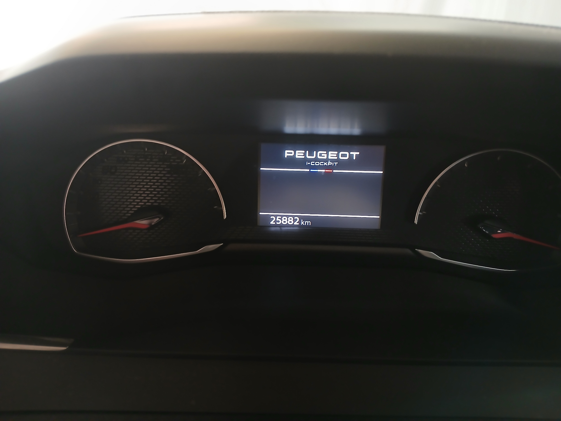 Photo 43 du véhicule PEUGEOT 2008