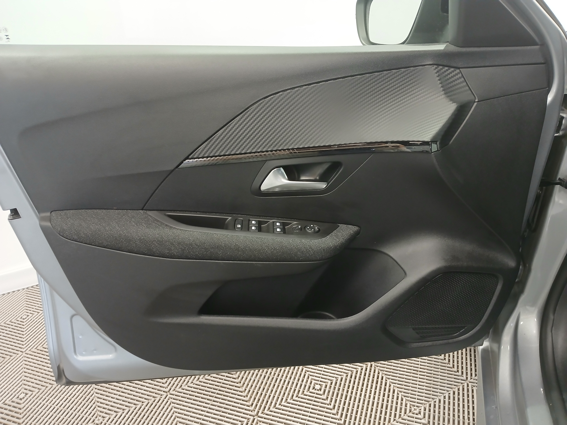 Photo 10 du véhicule PEUGEOT 208