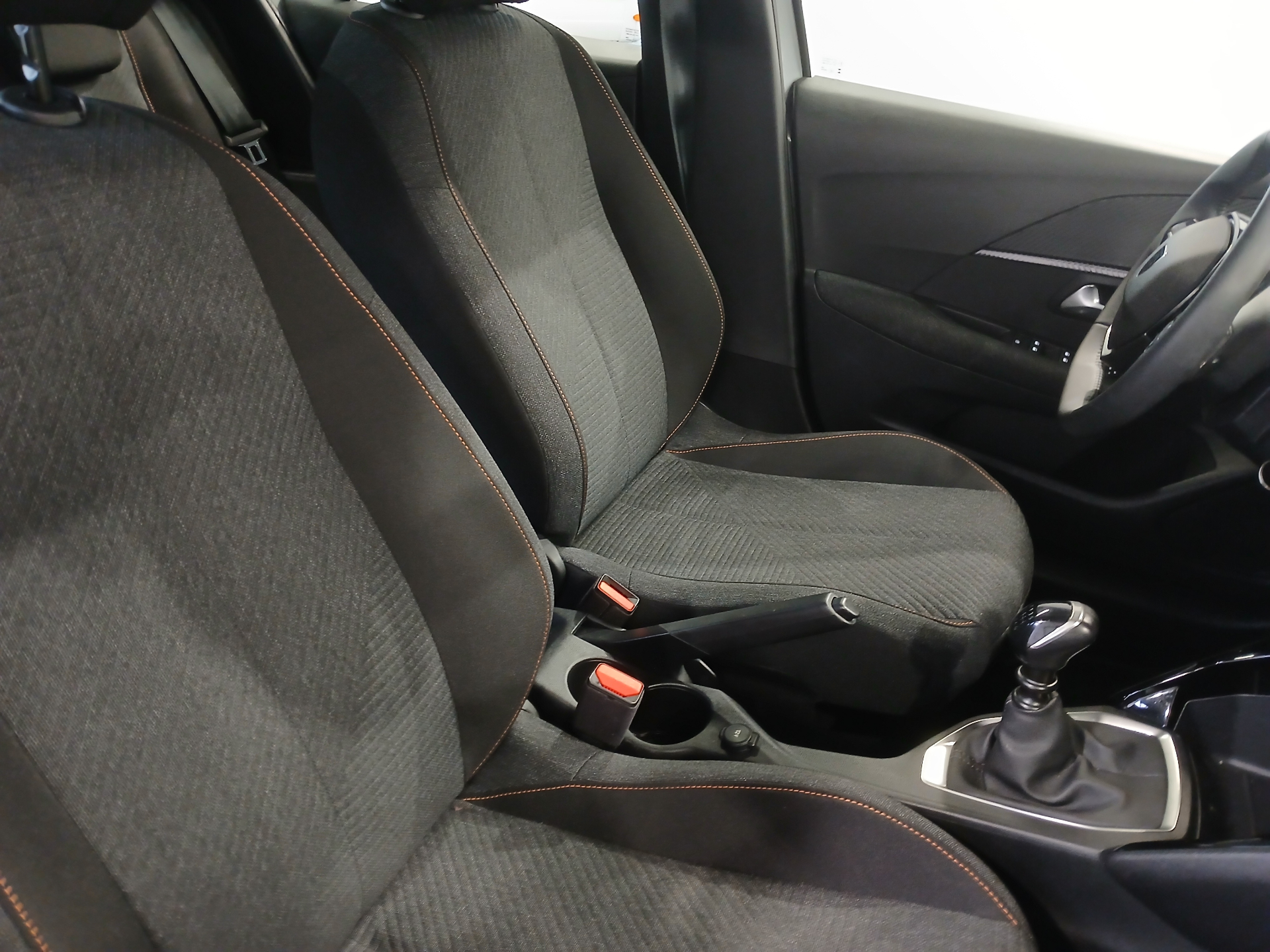 Photo 6 du véhicule PEUGEOT 208