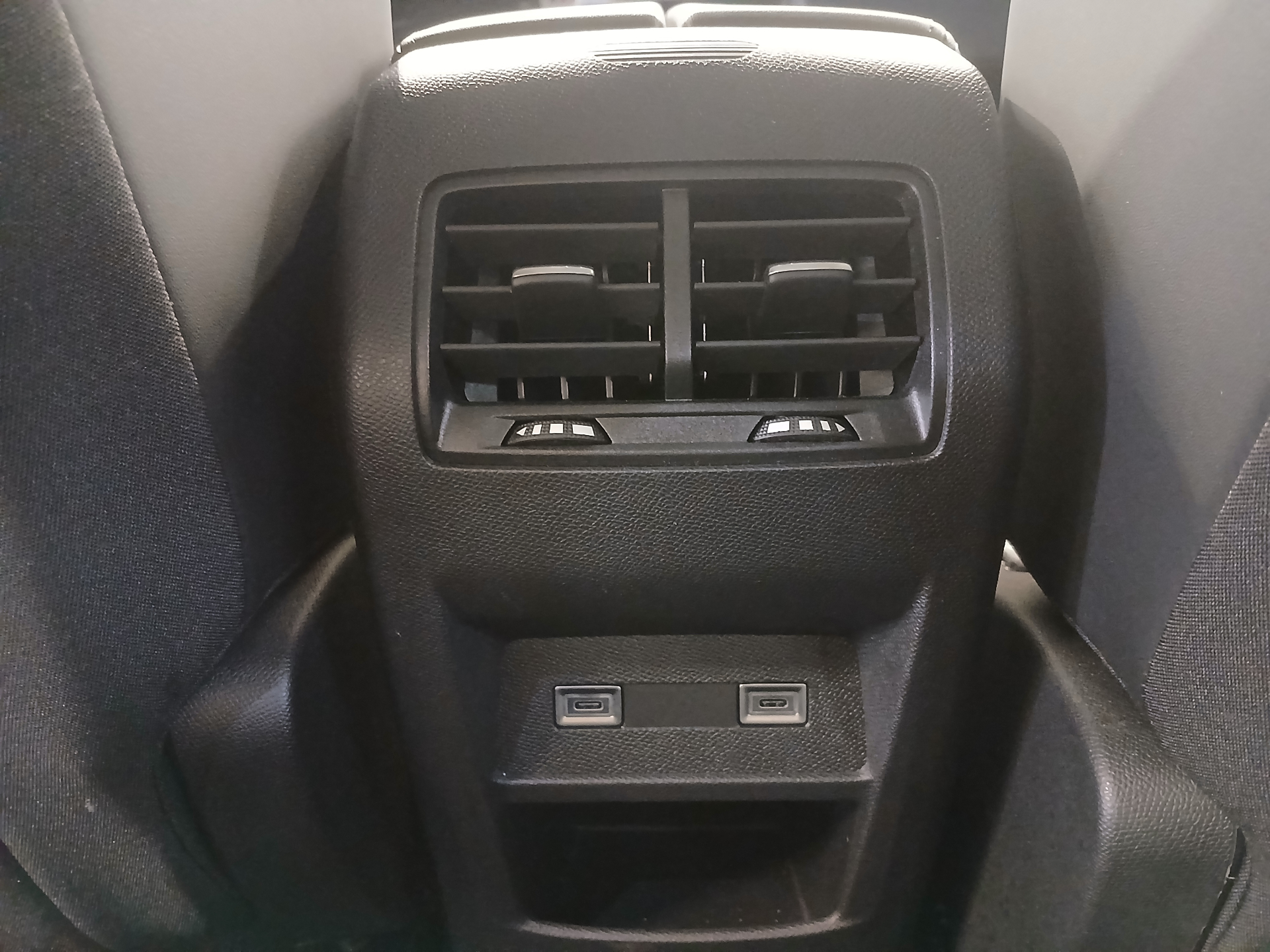 Photo 26 du véhicule PEUGEOT 408