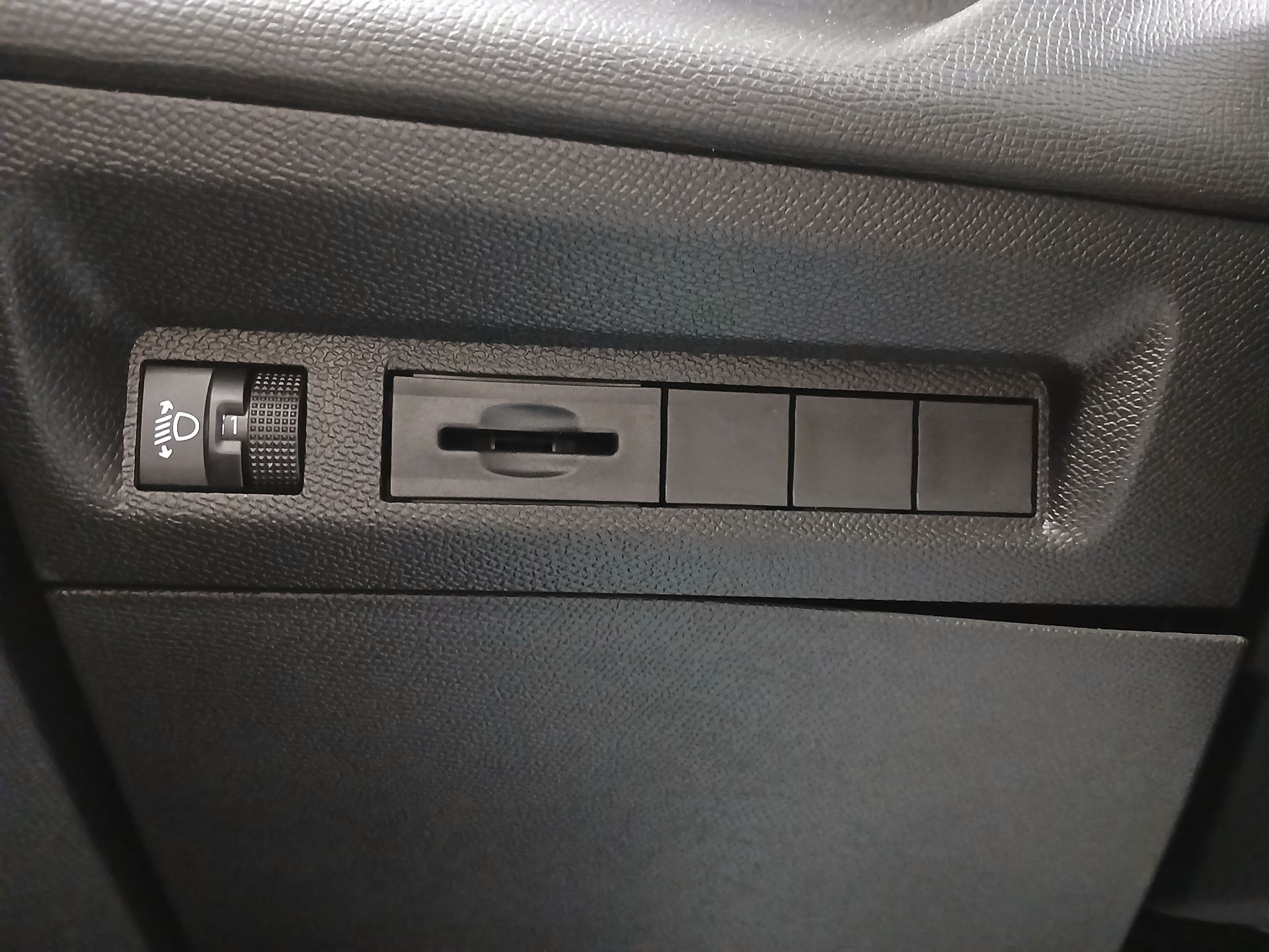 Photo 29 du véhicule PEUGEOT 408