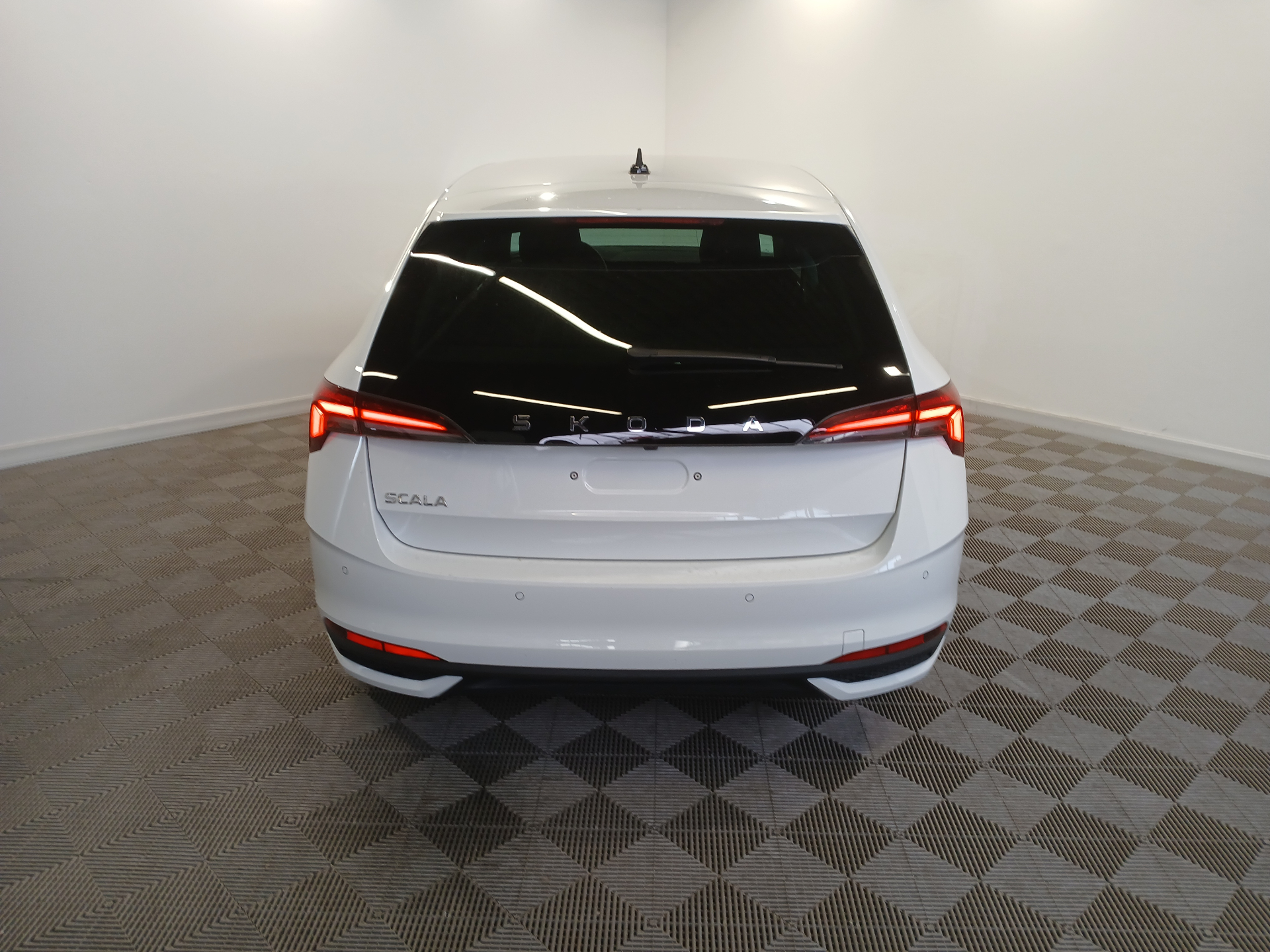 Photo 4 du véhicule SKODA SCALA