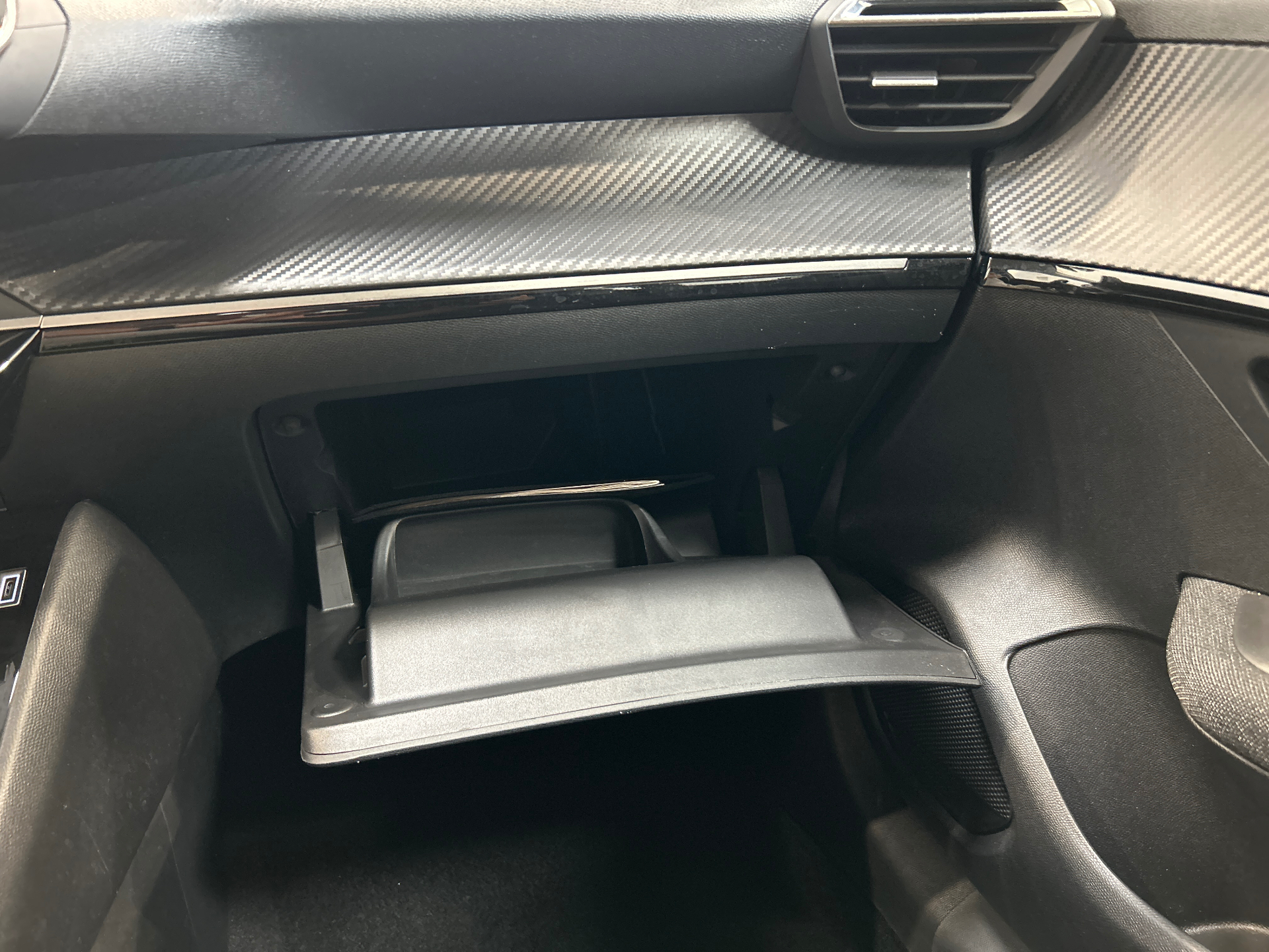 Photo 25 du véhicule PEUGEOT 208