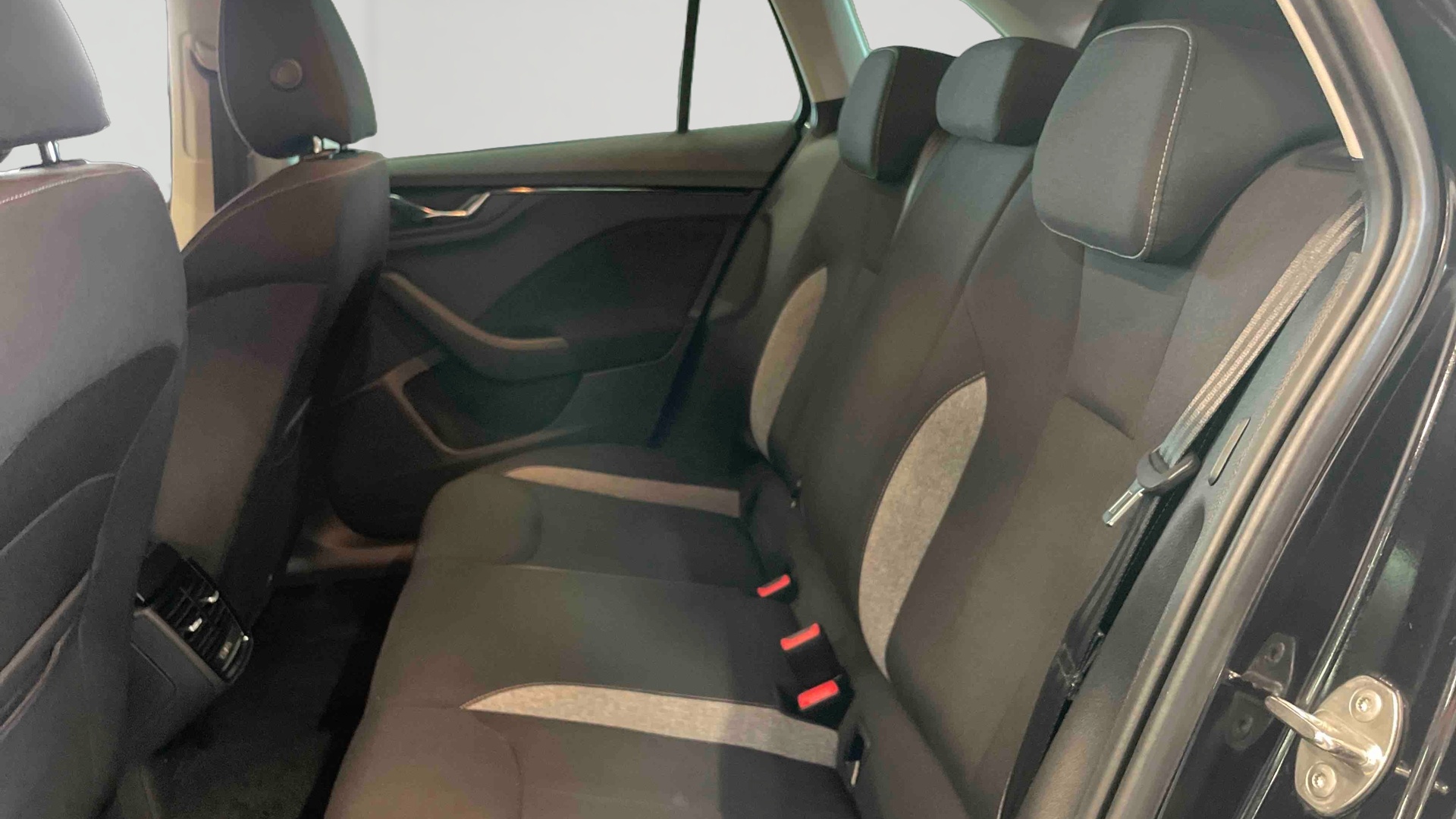 Photo 10 du véhicule SKODA SCALA