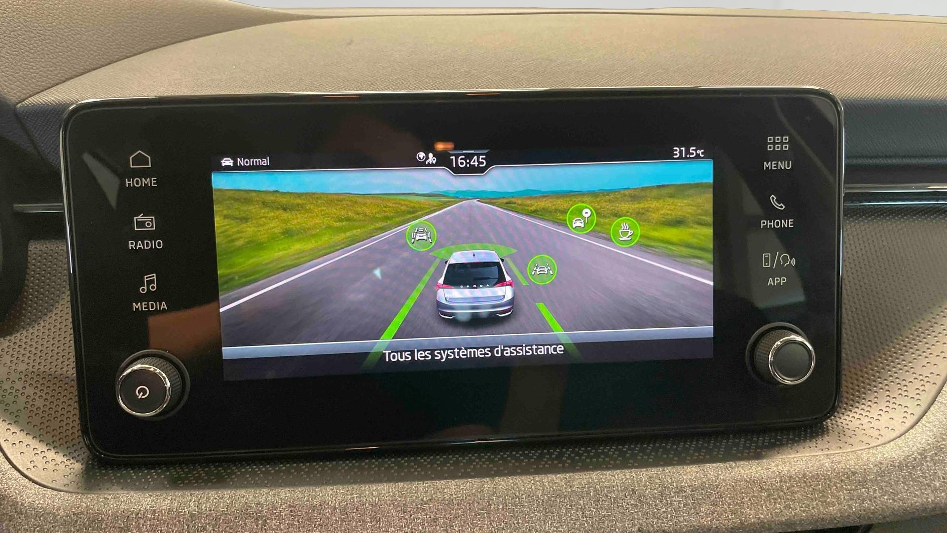 Photo 18 du véhicule SKODA SCALA