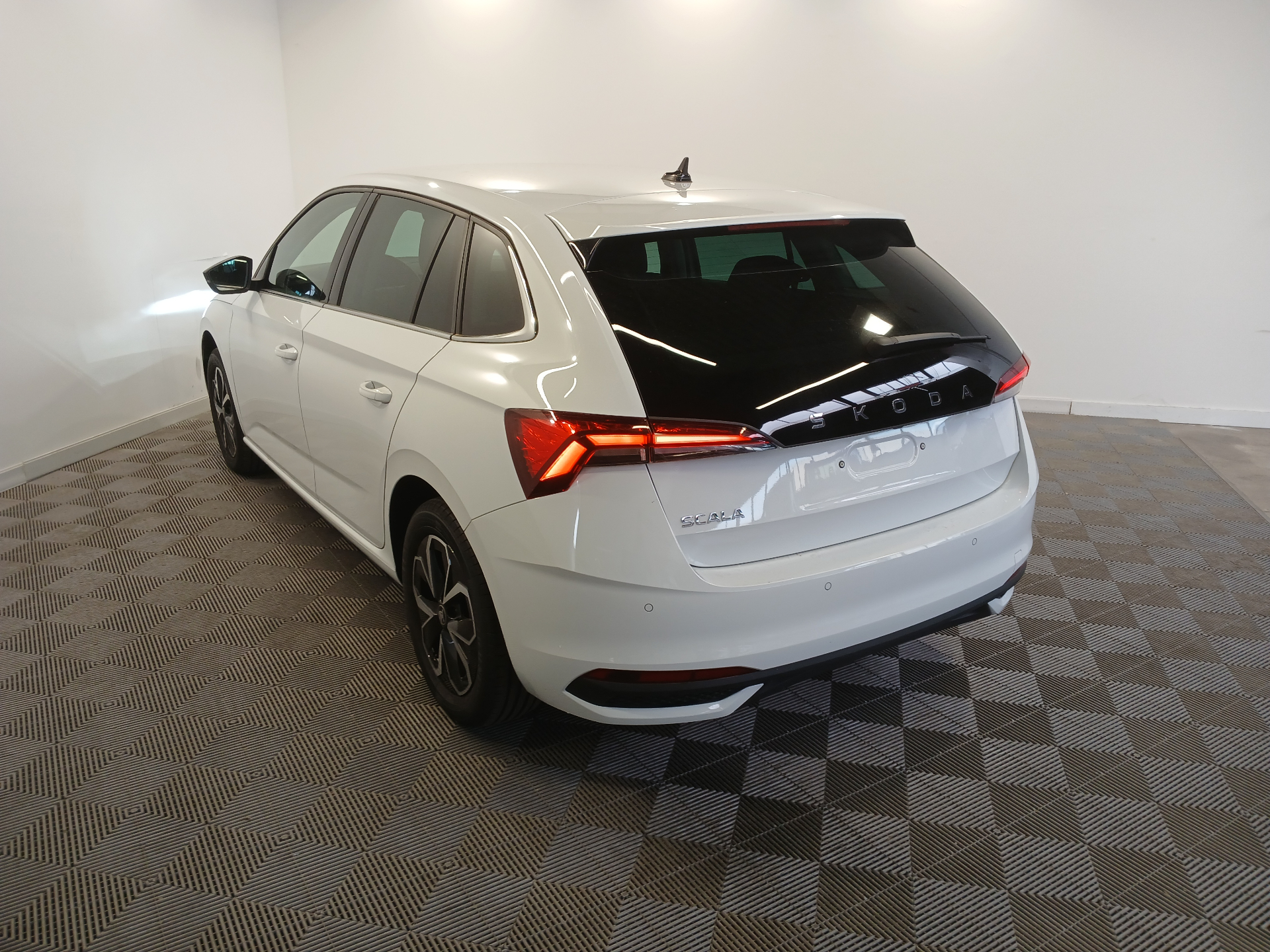 Photo 27 du véhicule SKODA SCALA