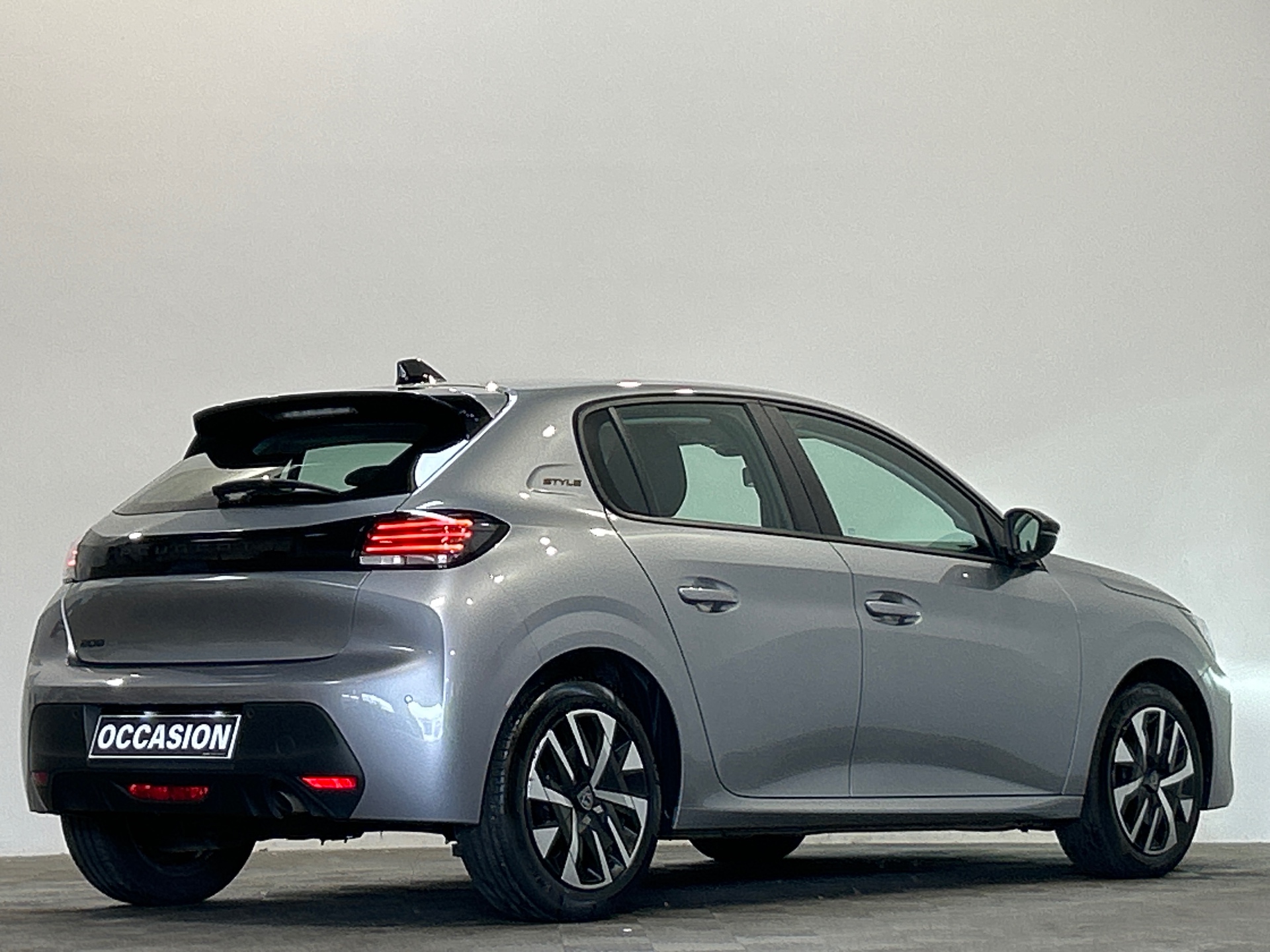 Photo 3 du véhicule PEUGEOT 208