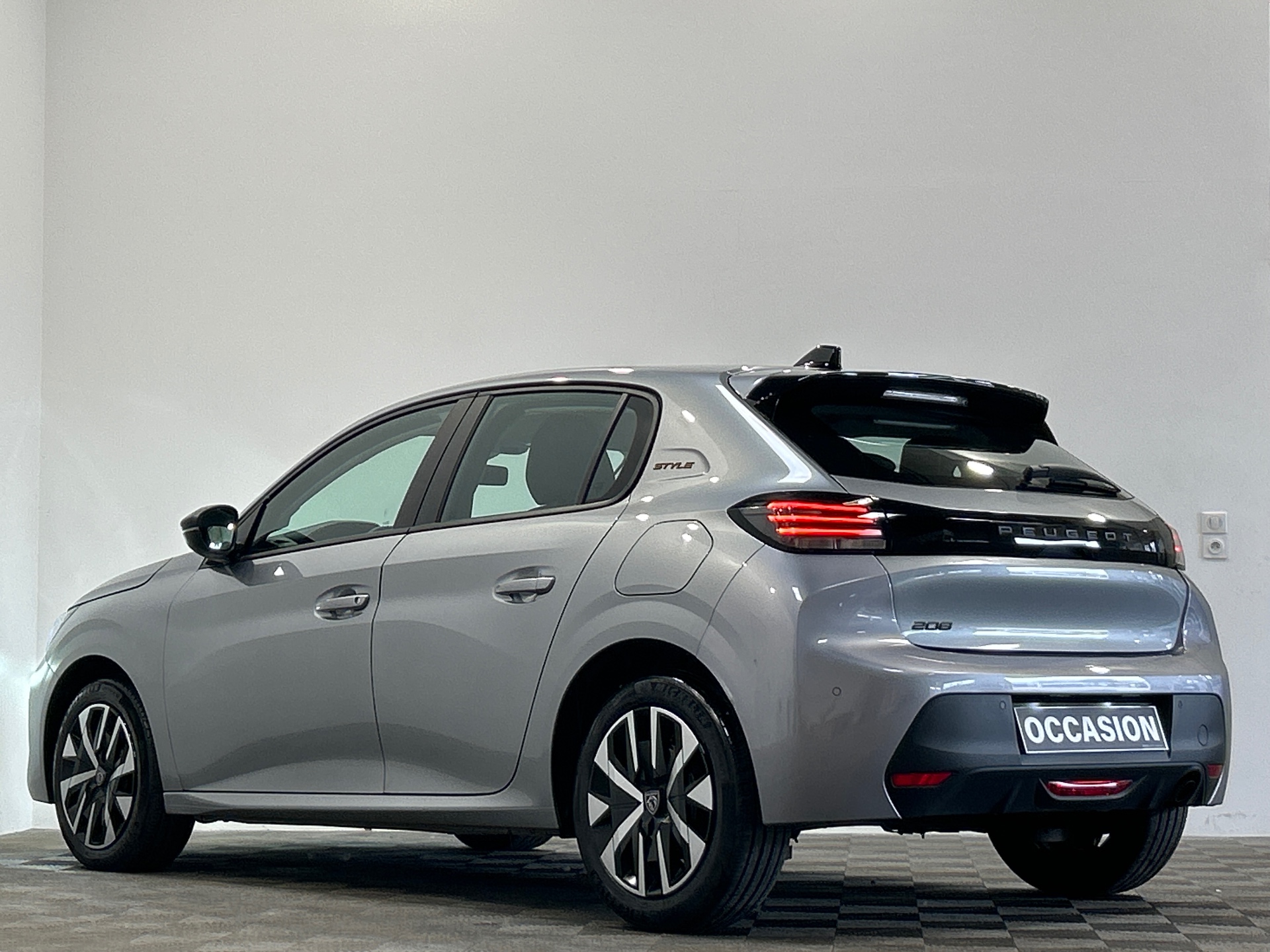 Photo 4 du véhicule PEUGEOT 208