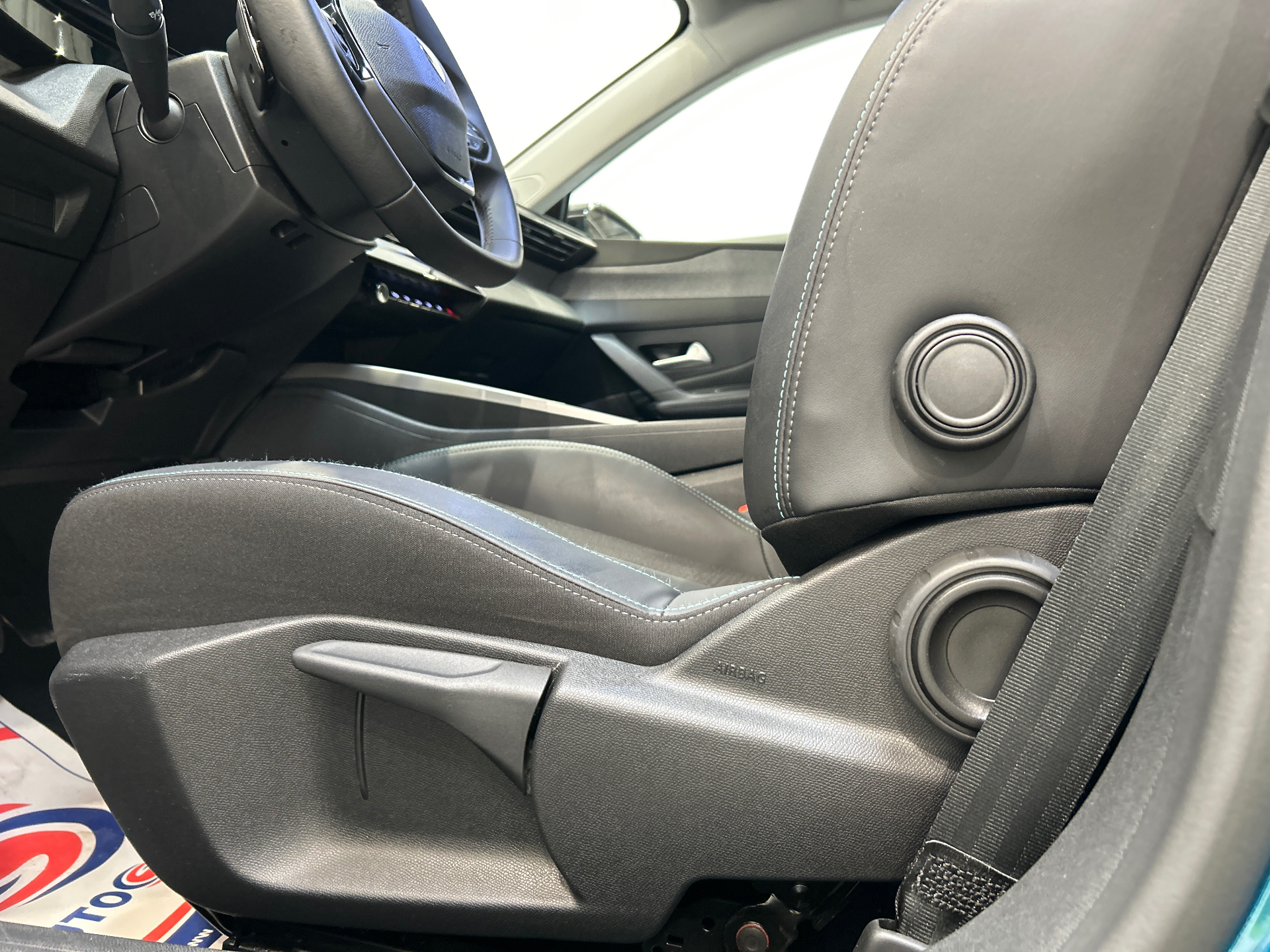 Photo 33 du véhicule PEUGEOT 408