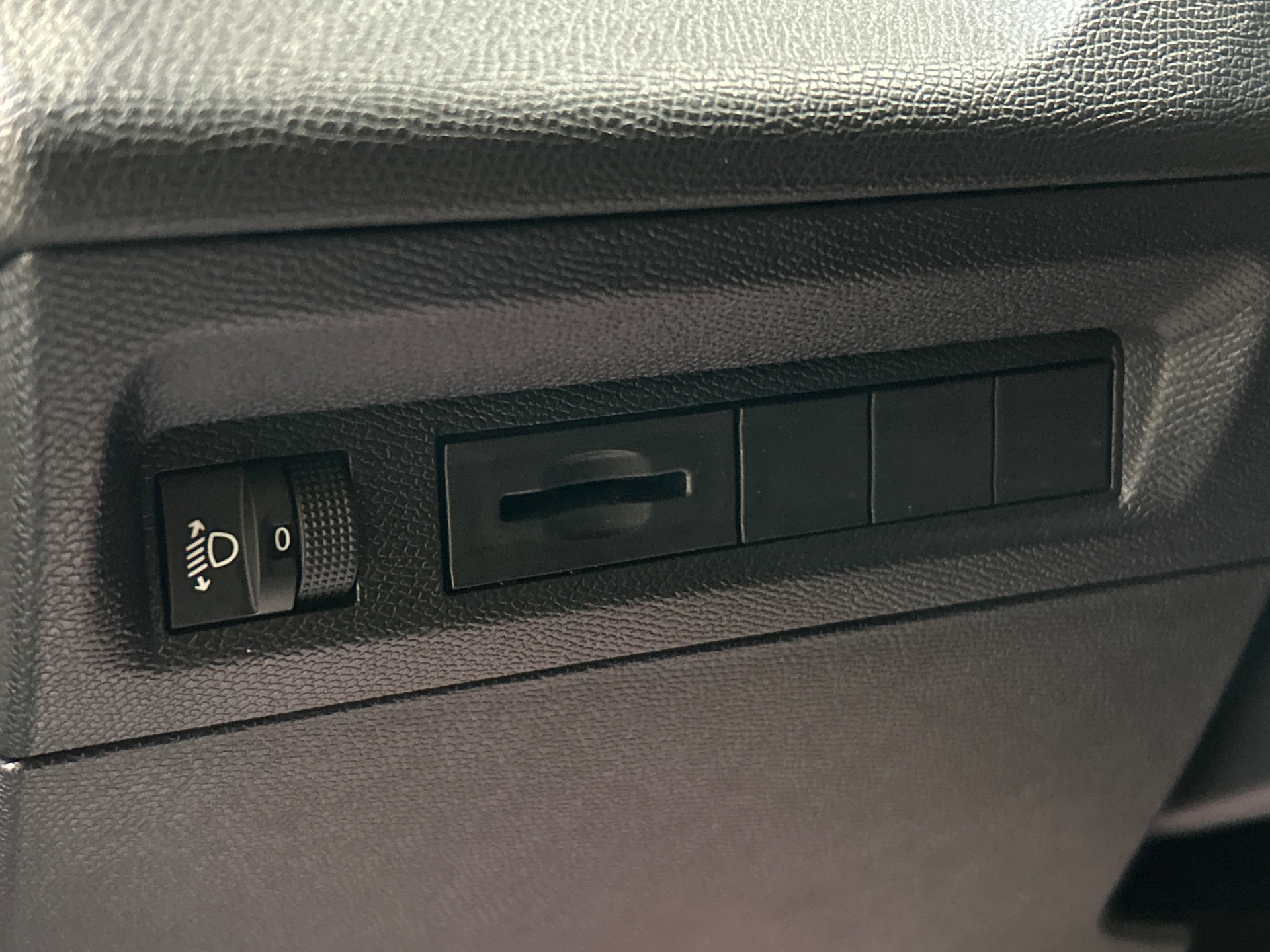 Photo 32 du véhicule PEUGEOT 408
