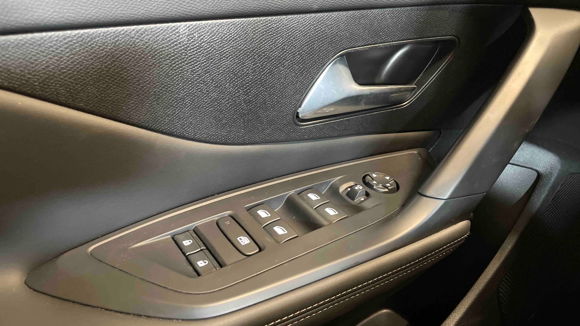 Photo 19 du véhicule PEUGEOT 308