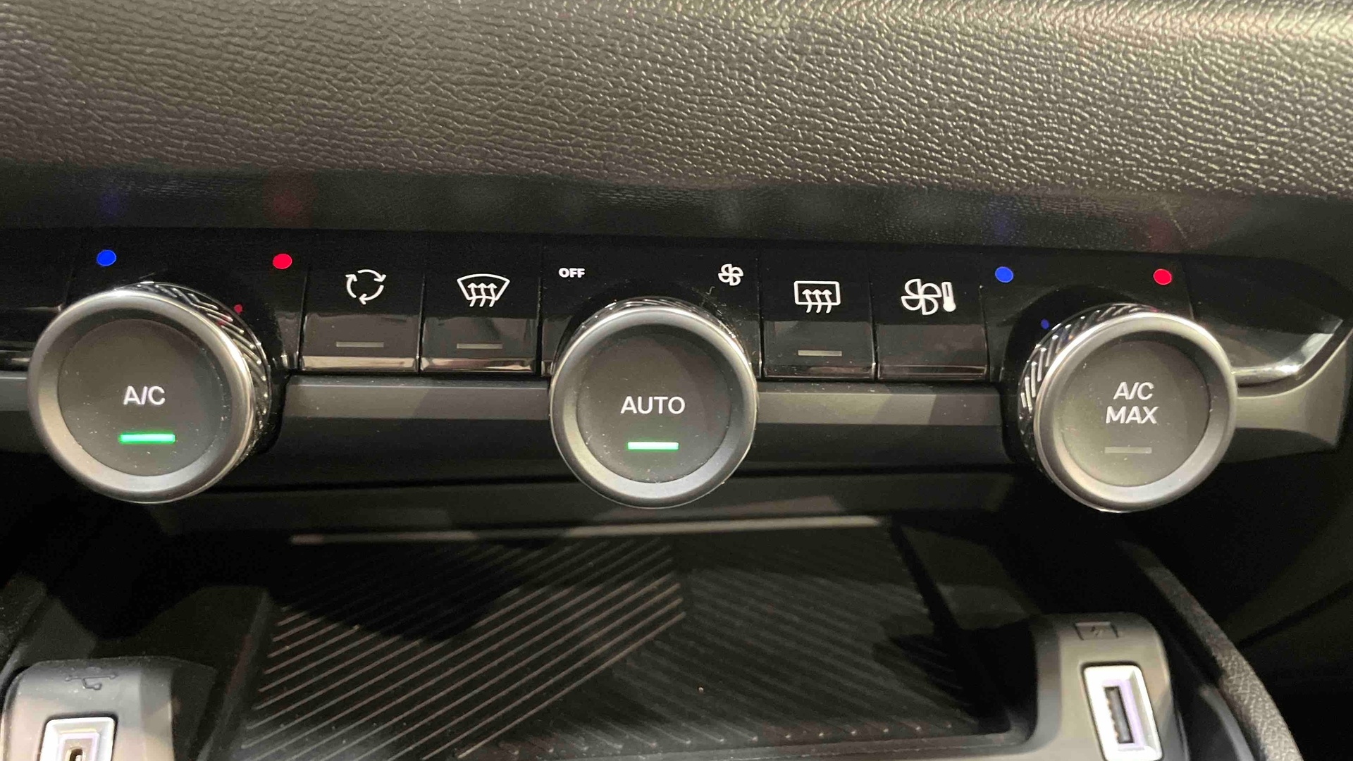 Photo 22 du véhicule CITROEN C4