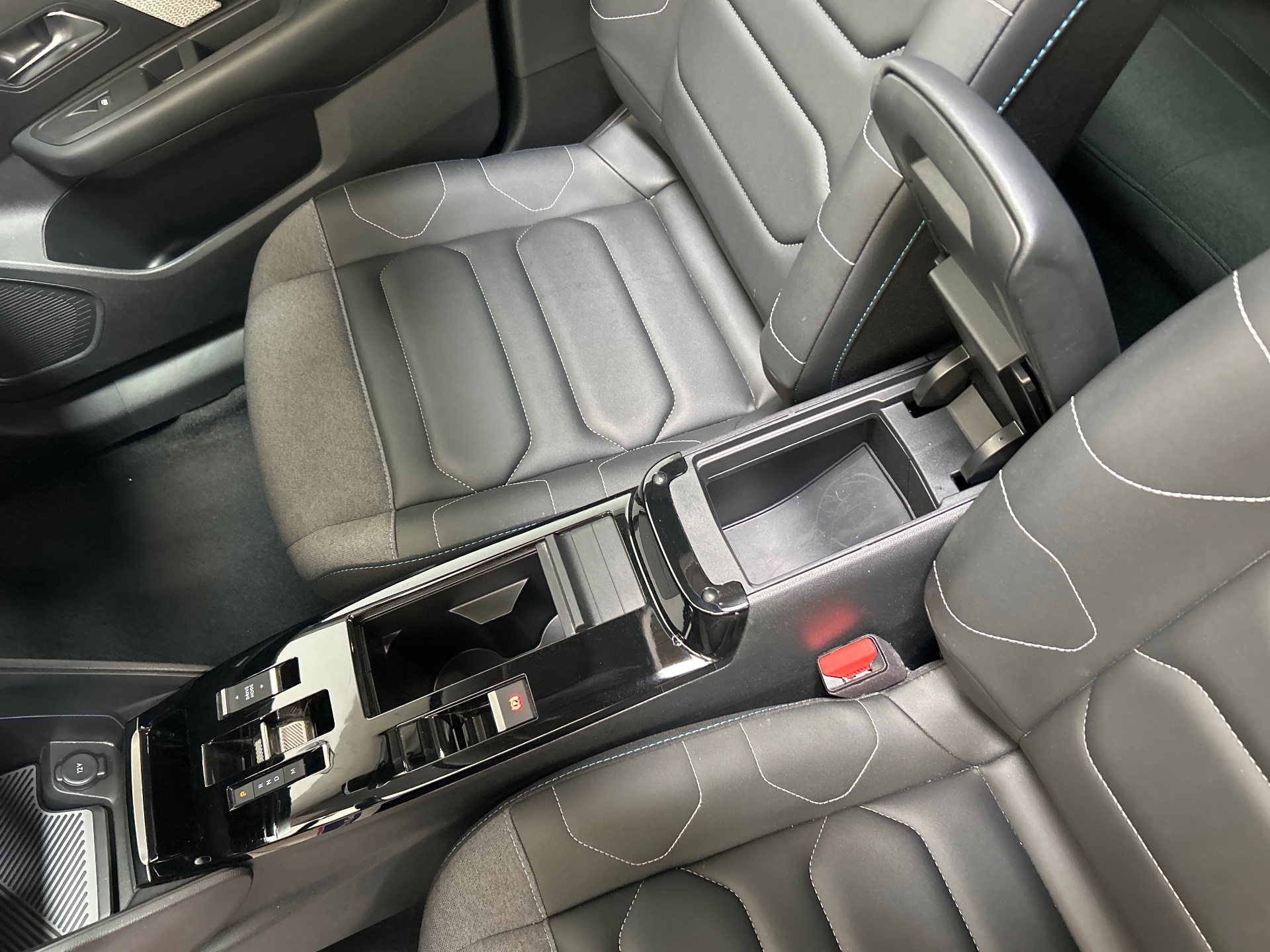 Photo 17 du véhicule CITROEN C4