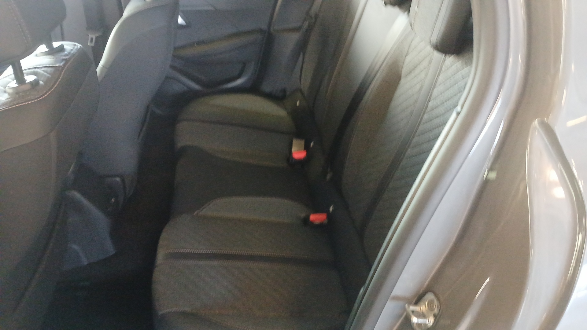 Photo 10 du véhicule PEUGEOT 208