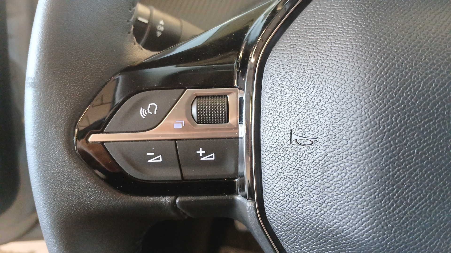 Photo 7 du véhicule PEUGEOT 208