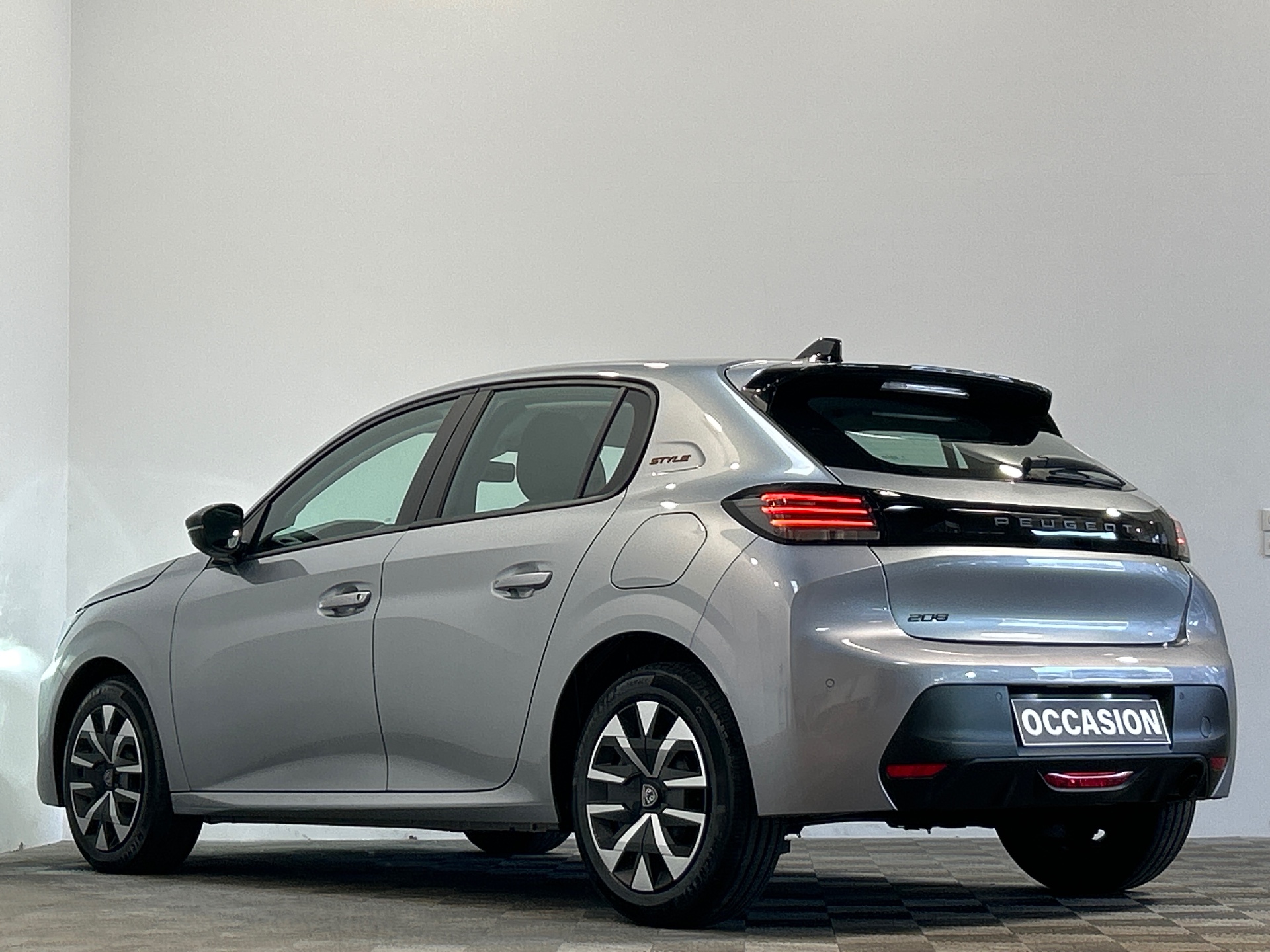 Photo 4 du véhicule PEUGEOT 208