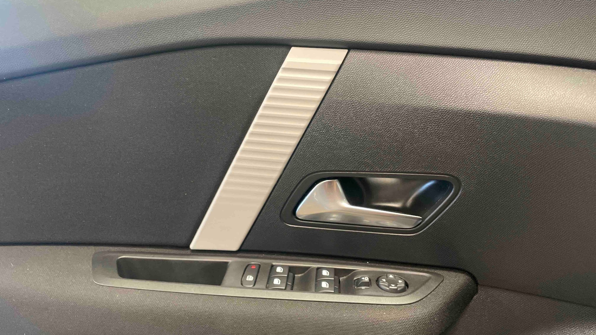 Photo 25 du véhicule CITROEN C4