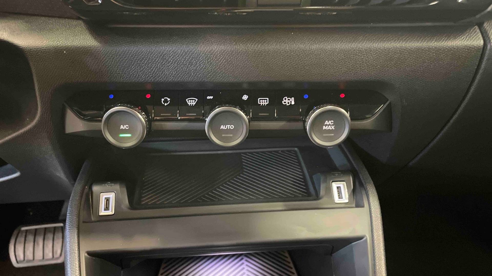 Photo 18 du véhicule CITROEN C4