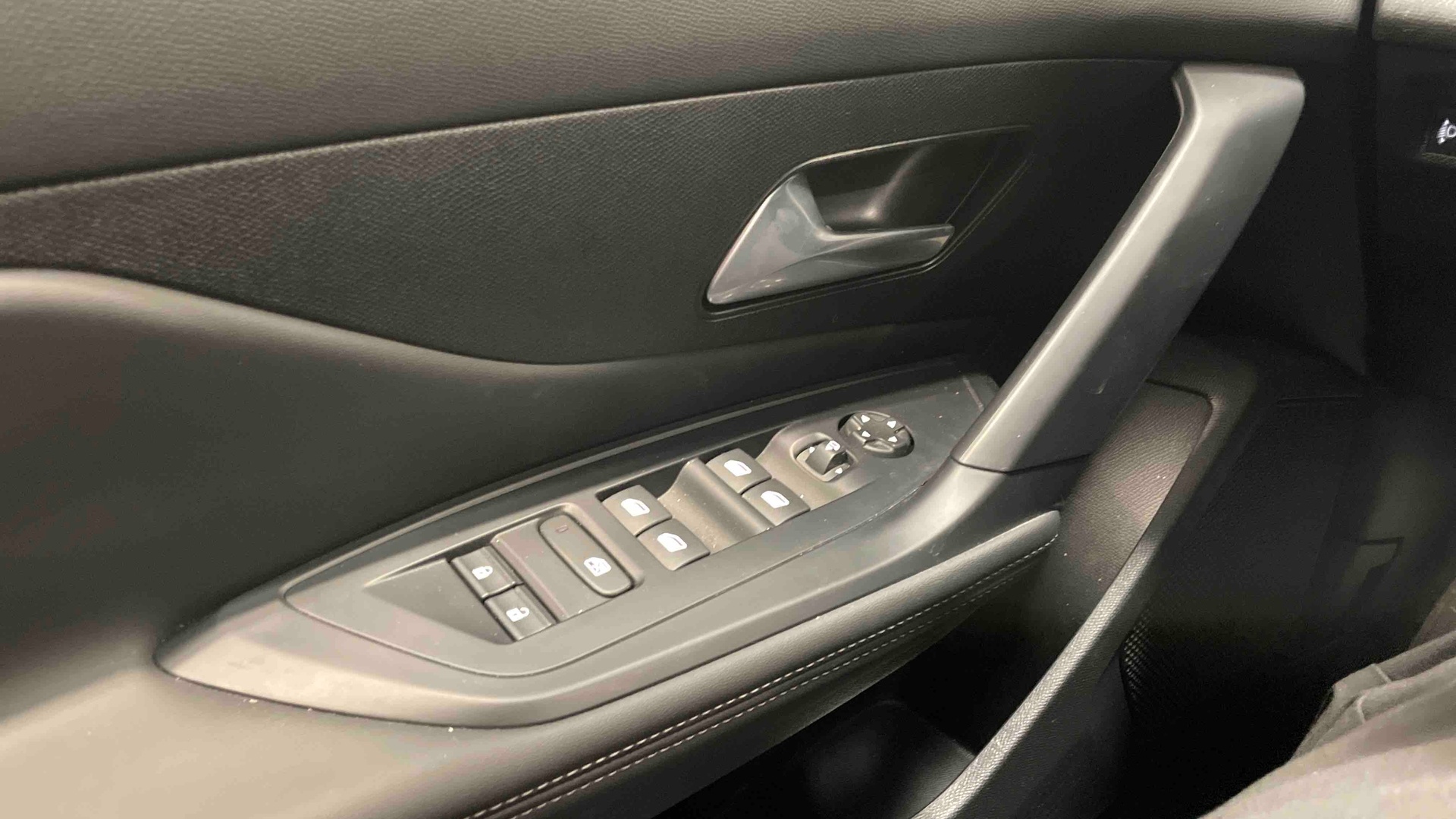 Photo 19 du véhicule PEUGEOT 308