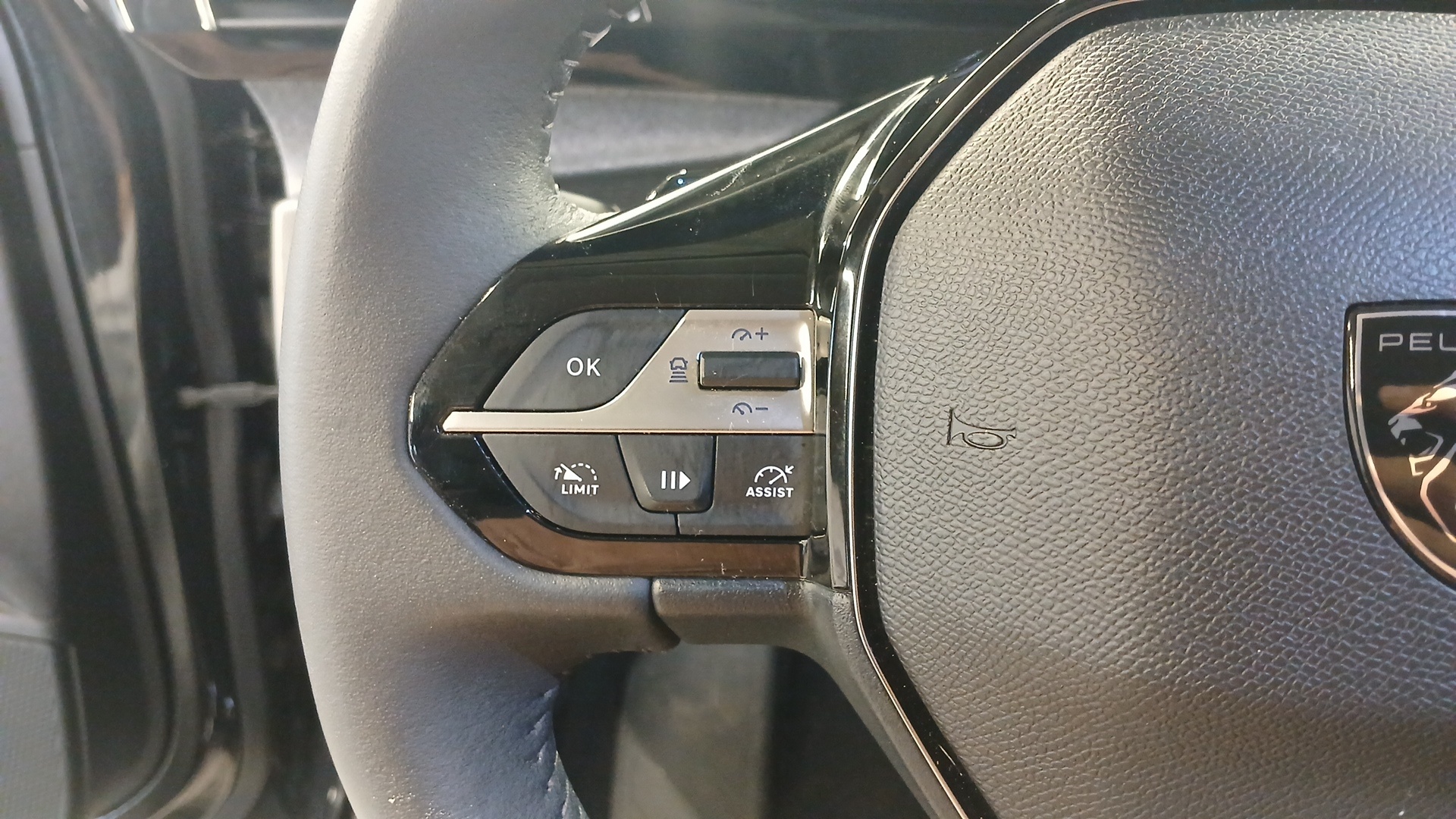 Photo 12 du véhicule PEUGEOT 308