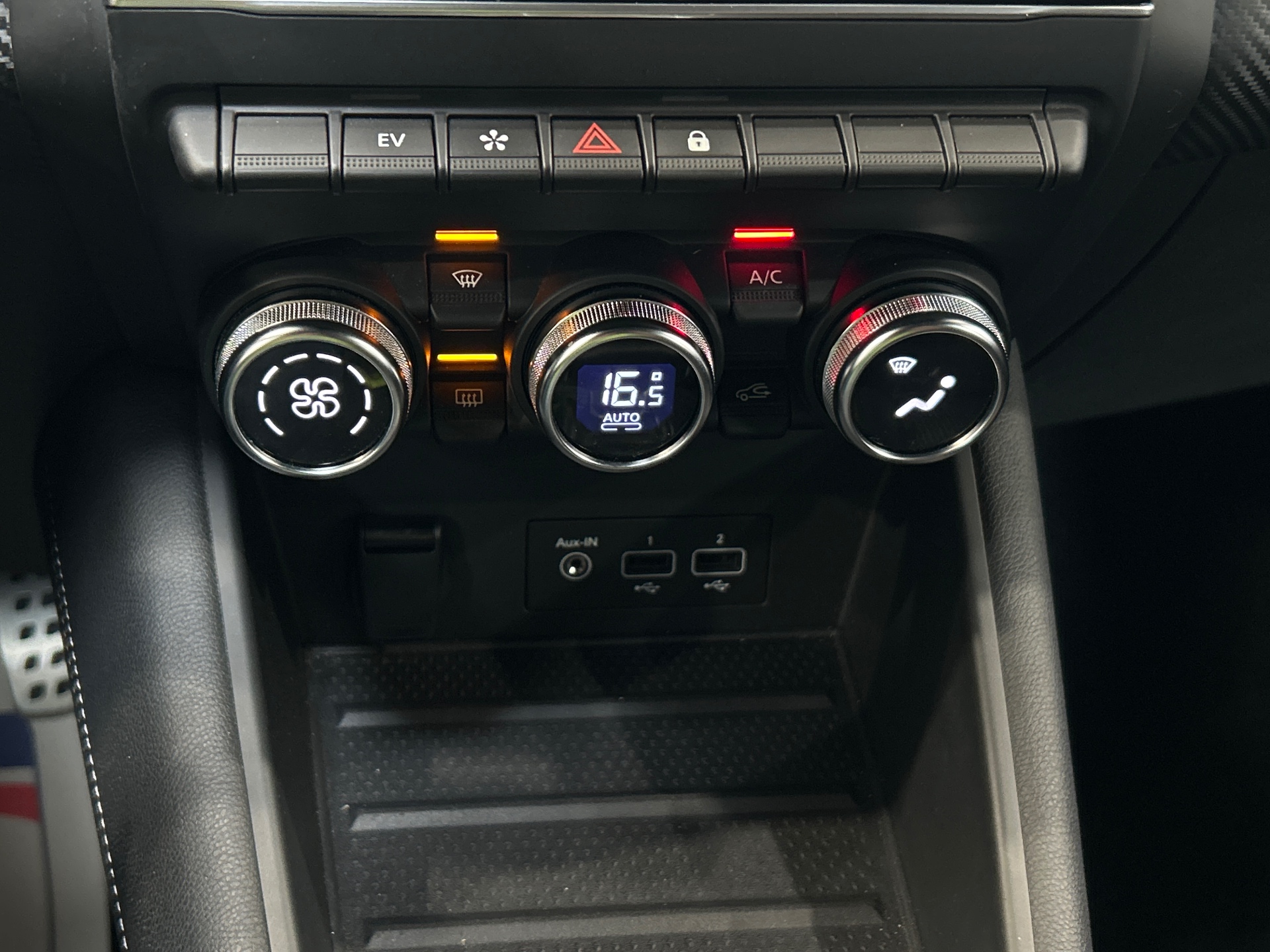 Photo 16 du véhicule RENAULT CAPTUR