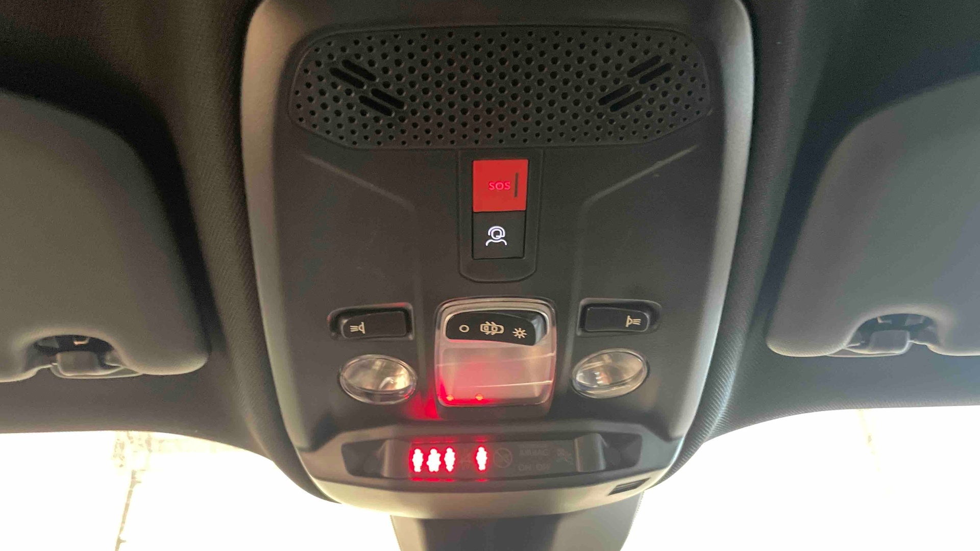 Photo 26 du véhicule PEUGEOT 2008