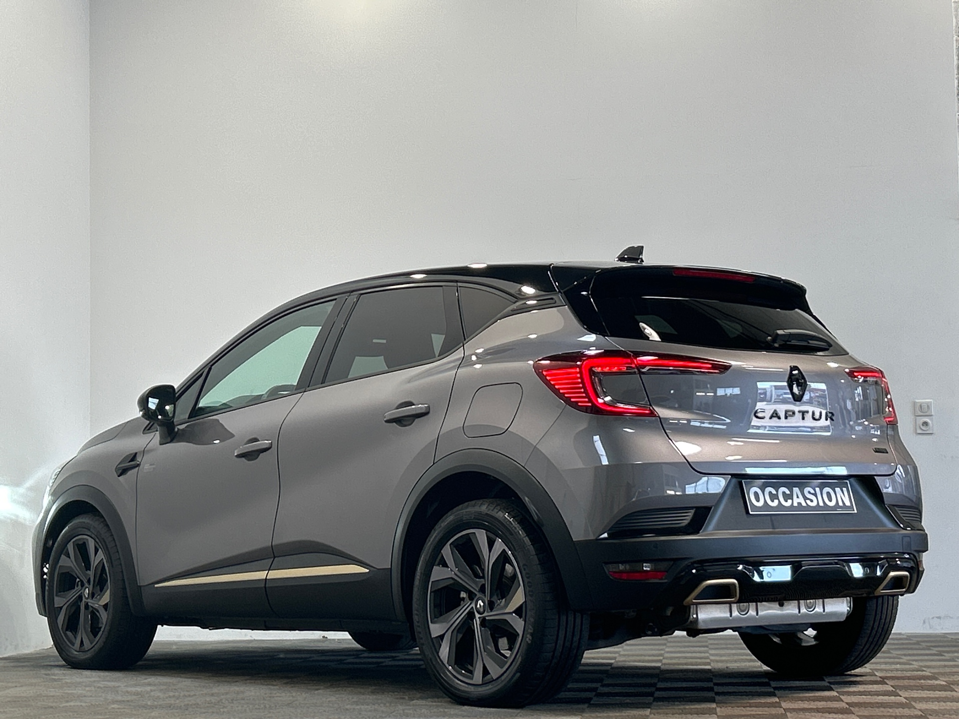 Photo 4 du véhicule RENAULT CAPTUR