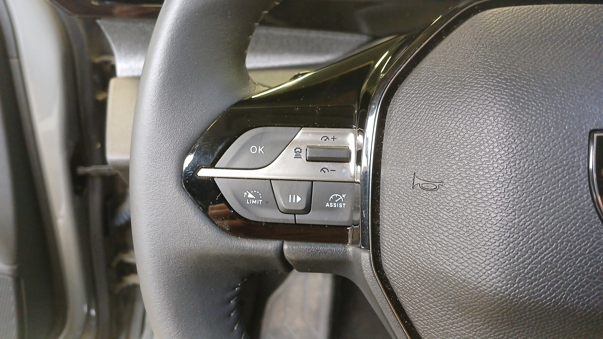 Photo 12 du véhicule PEUGEOT 308