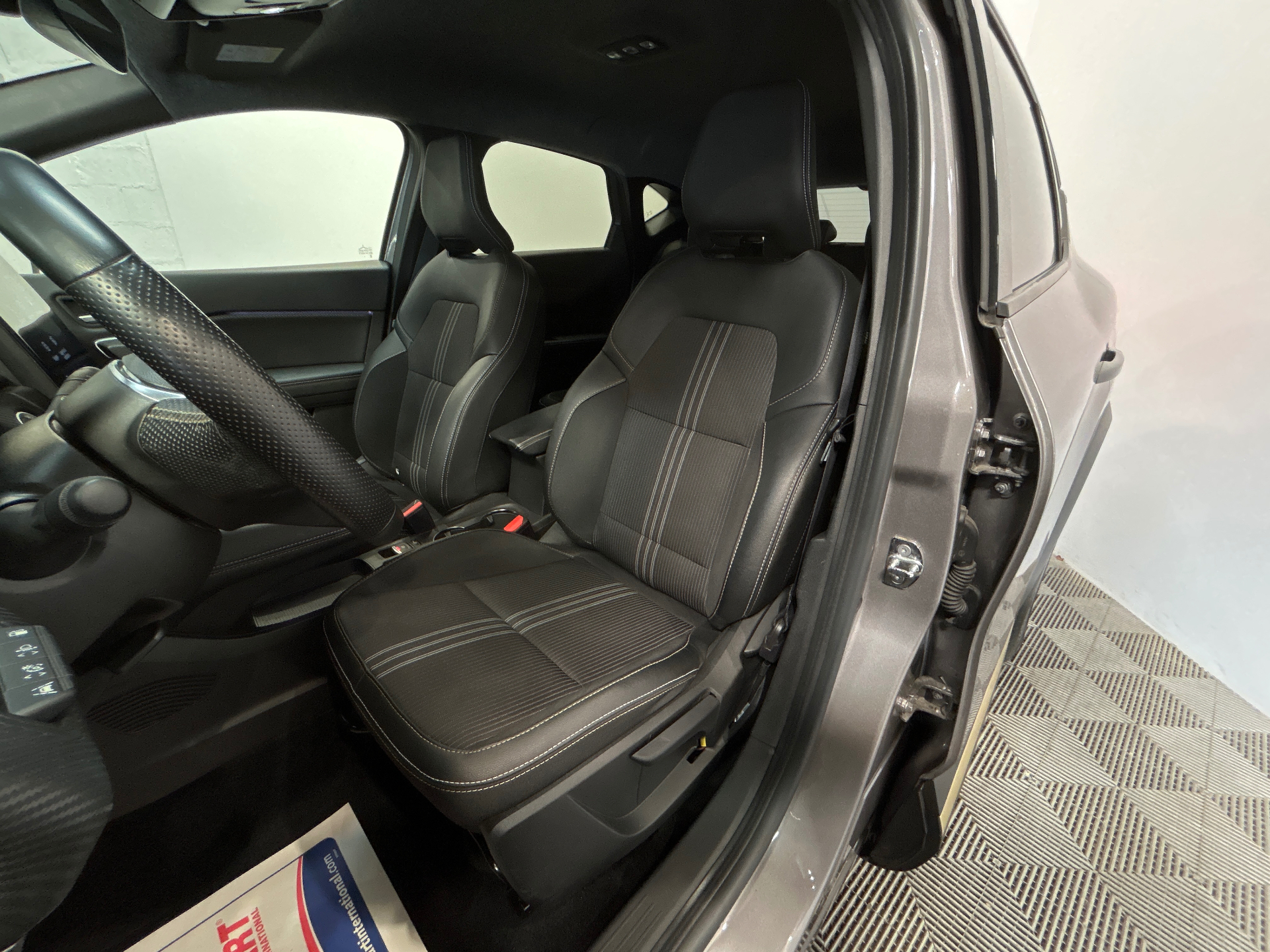 Photo 9 du véhicule RENAULT CAPTUR